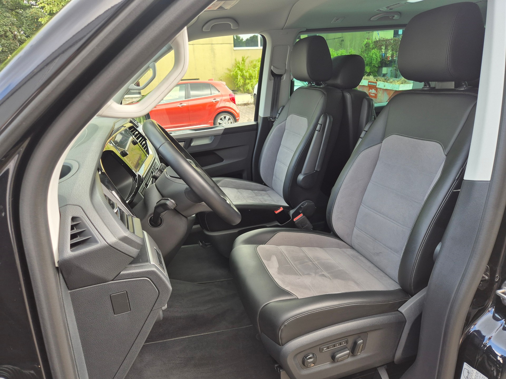 VW T6.1 Multivan 2.0 Bi-TDI Comfortline 4Motion DSG-image-10