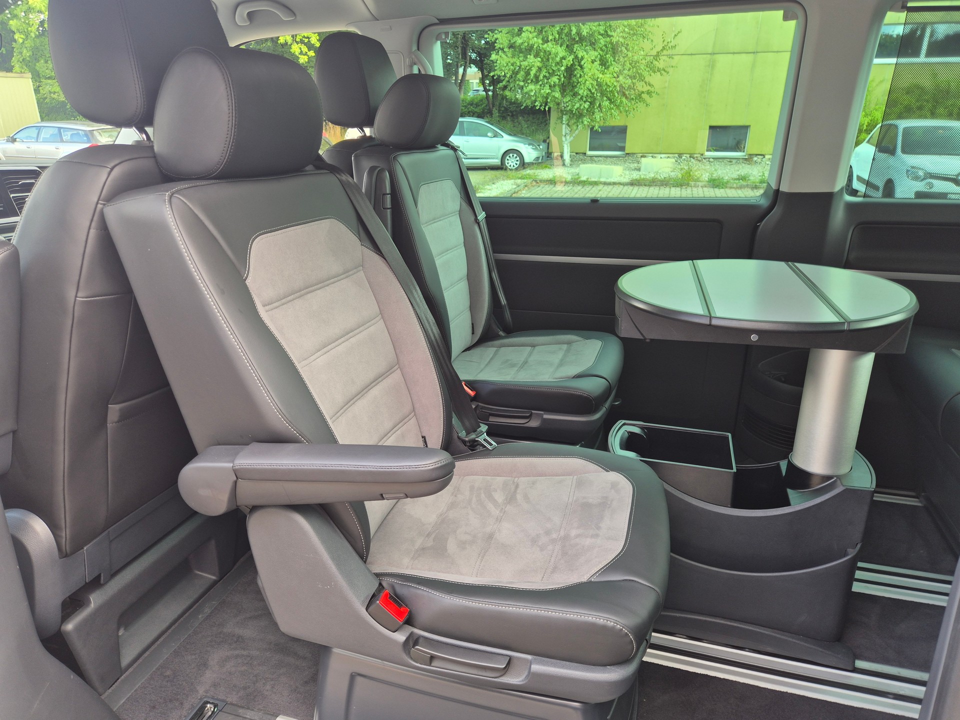 VW T6.1 Multivan 2.0 Bi-TDI Comfortline 4Motion DSG-image-17