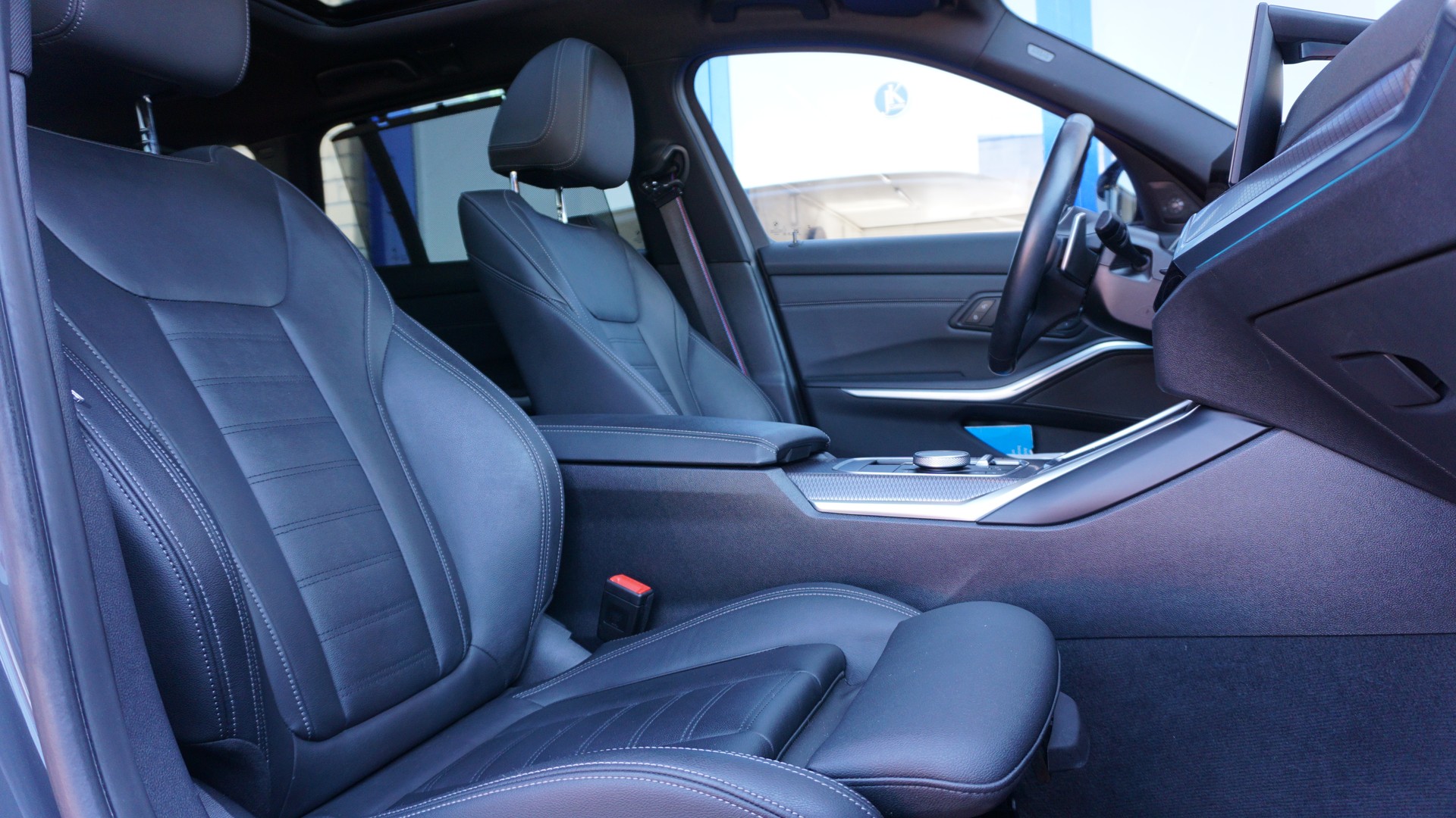 BMW M340i xDrive Touring-image-15
