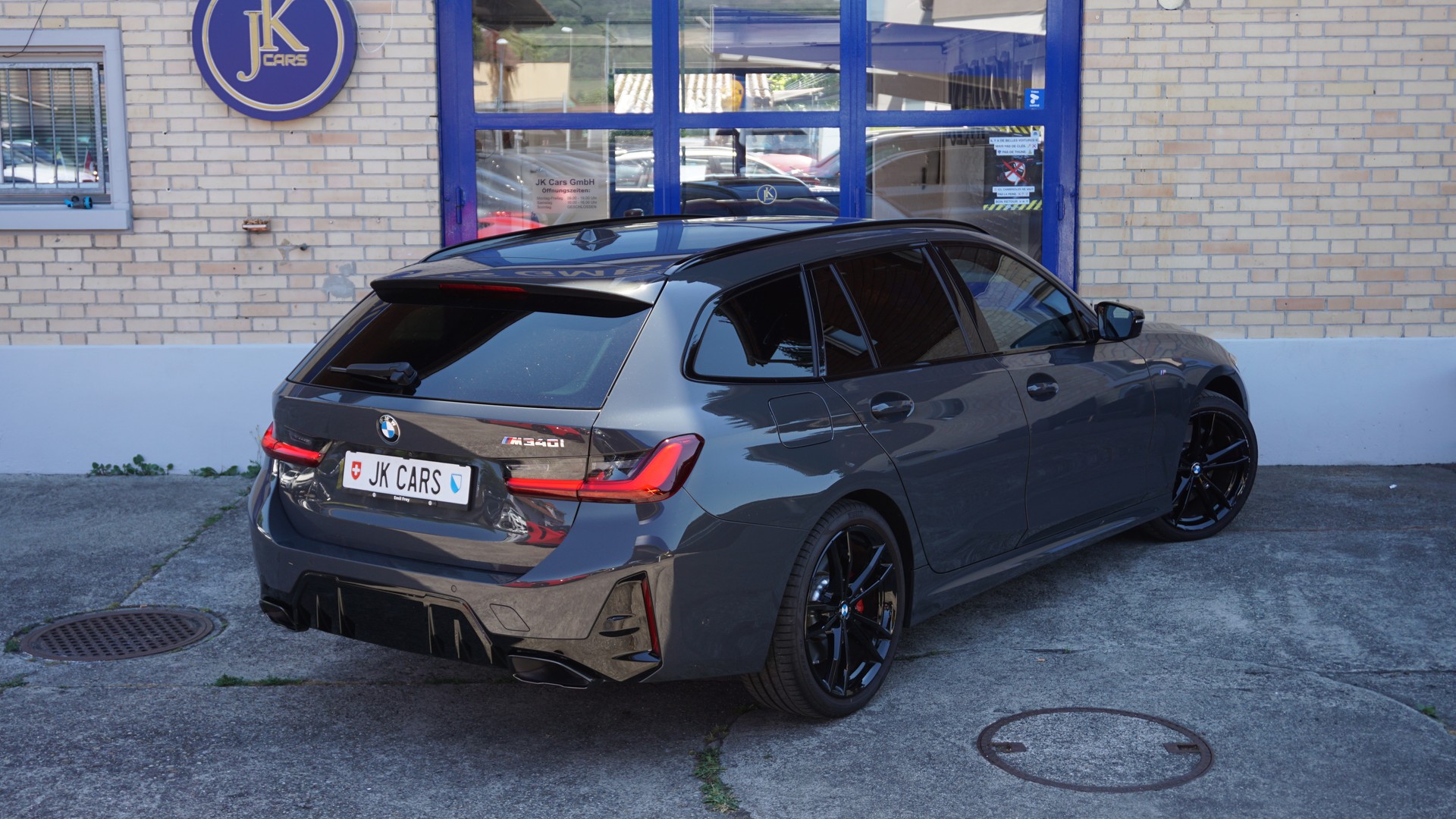 BMW M340i xDrive Touring-image-8