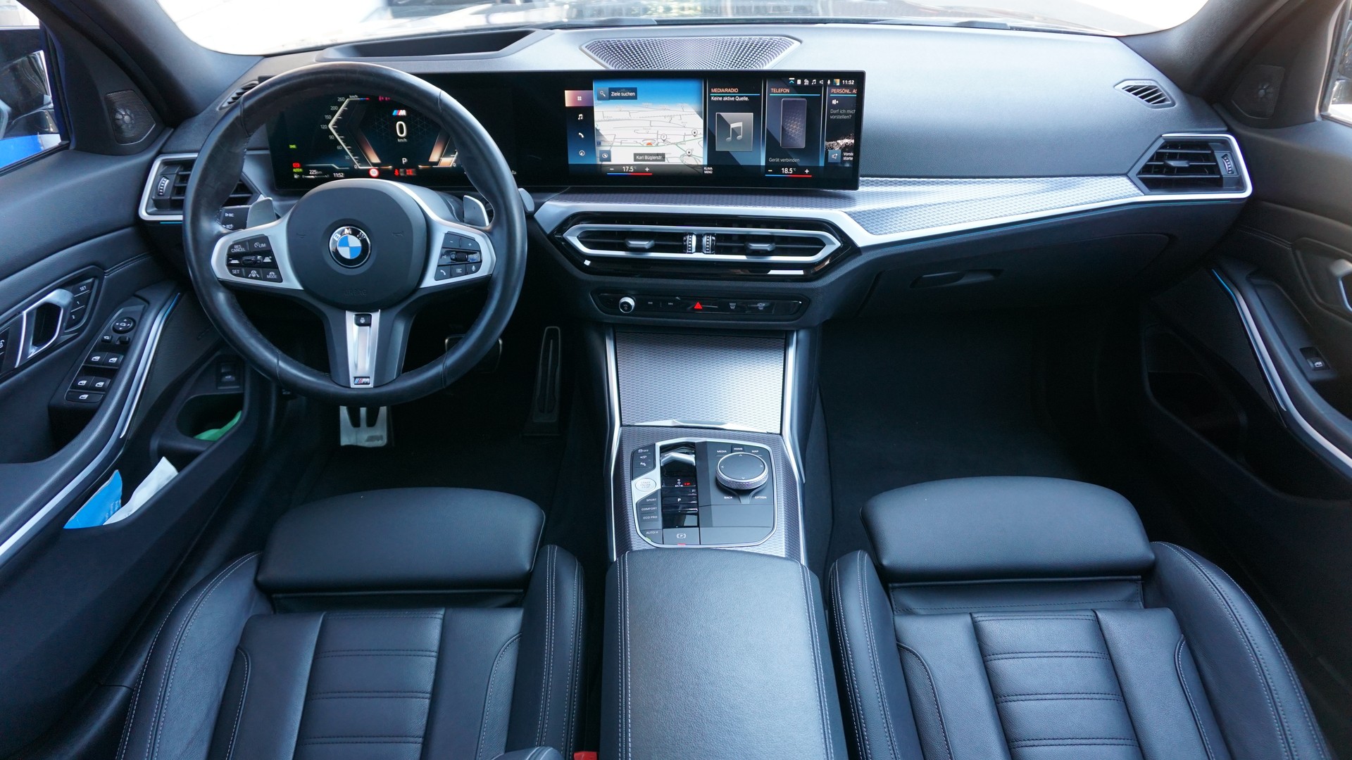 BMW M340i xDrive Touring-image-12