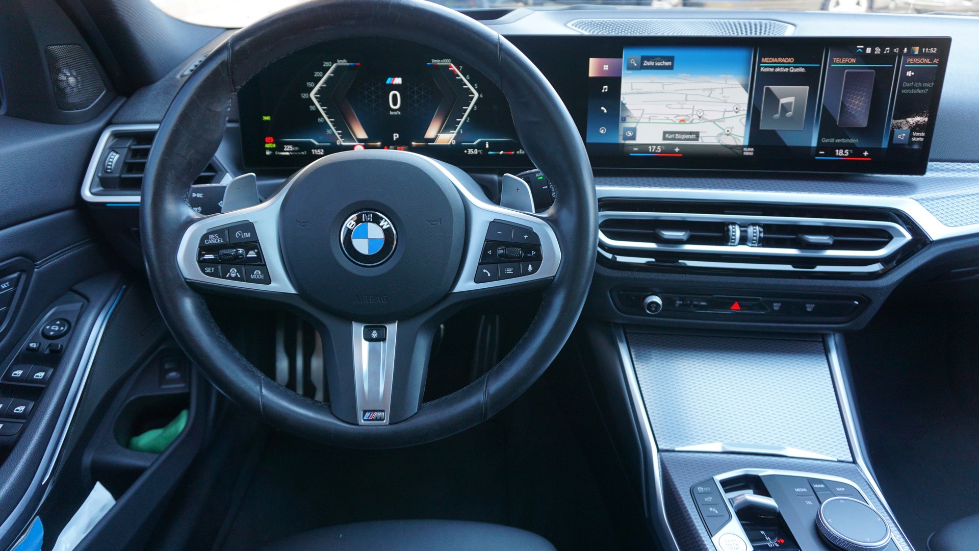 BMW M340i xDrive Touring-image-11