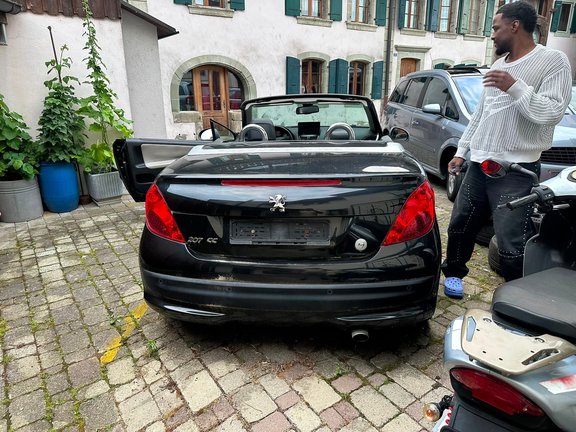 PEUGEOT 207 CC 1.6 16V Turbo Roland Garros-image-3