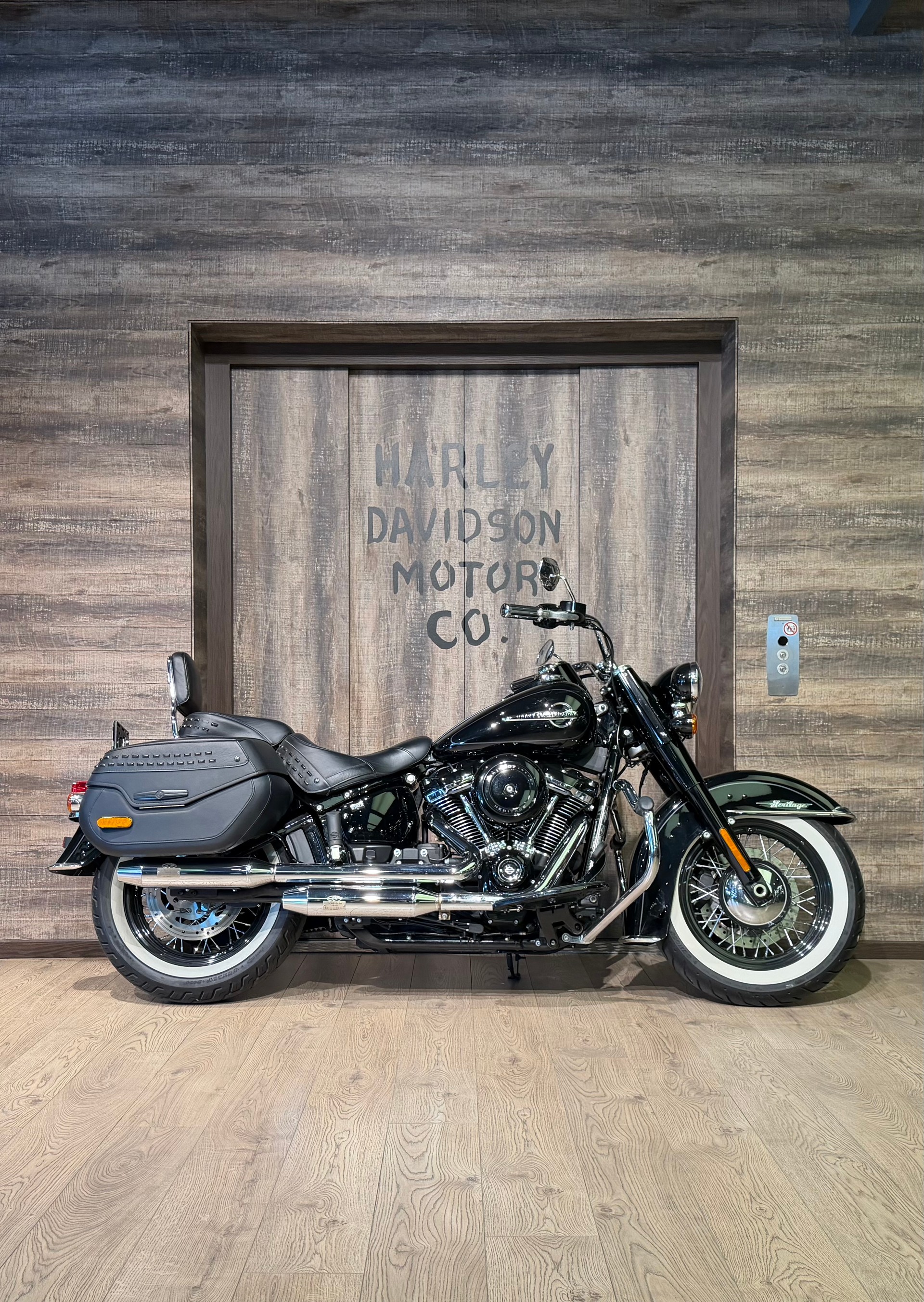 HARLEY-DAVIDSON FLHC Heritage Classic
