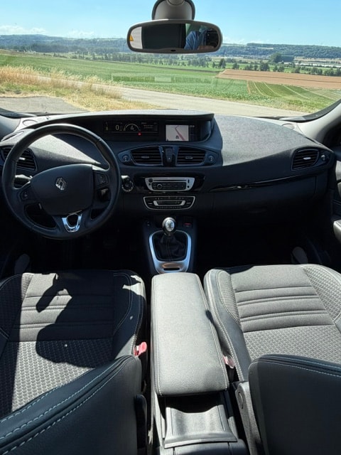 RENAULT Grand Scénic 1.2 16V Turbo Swiss Edition-image-11