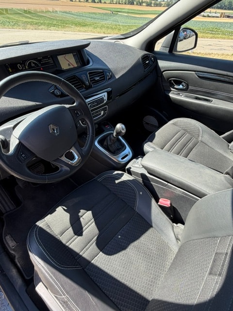 RENAULT Grand Scénic 1.2 16V Turbo Swiss Edition-image-12
