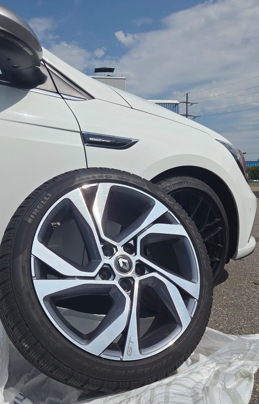 RENAULT Mégane 1.6 16V Turbo Sport GT EDC-image-14