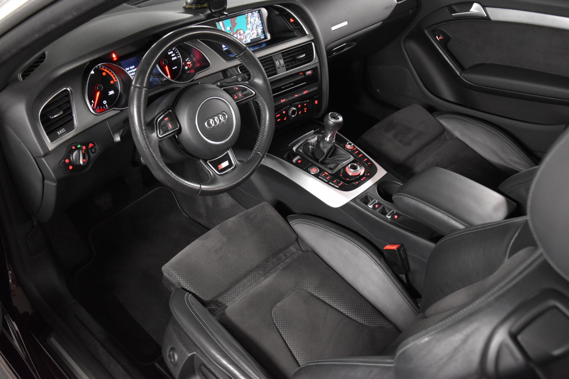 AUDI A5 Cabriolet 2.0 TDI quattro-image-19