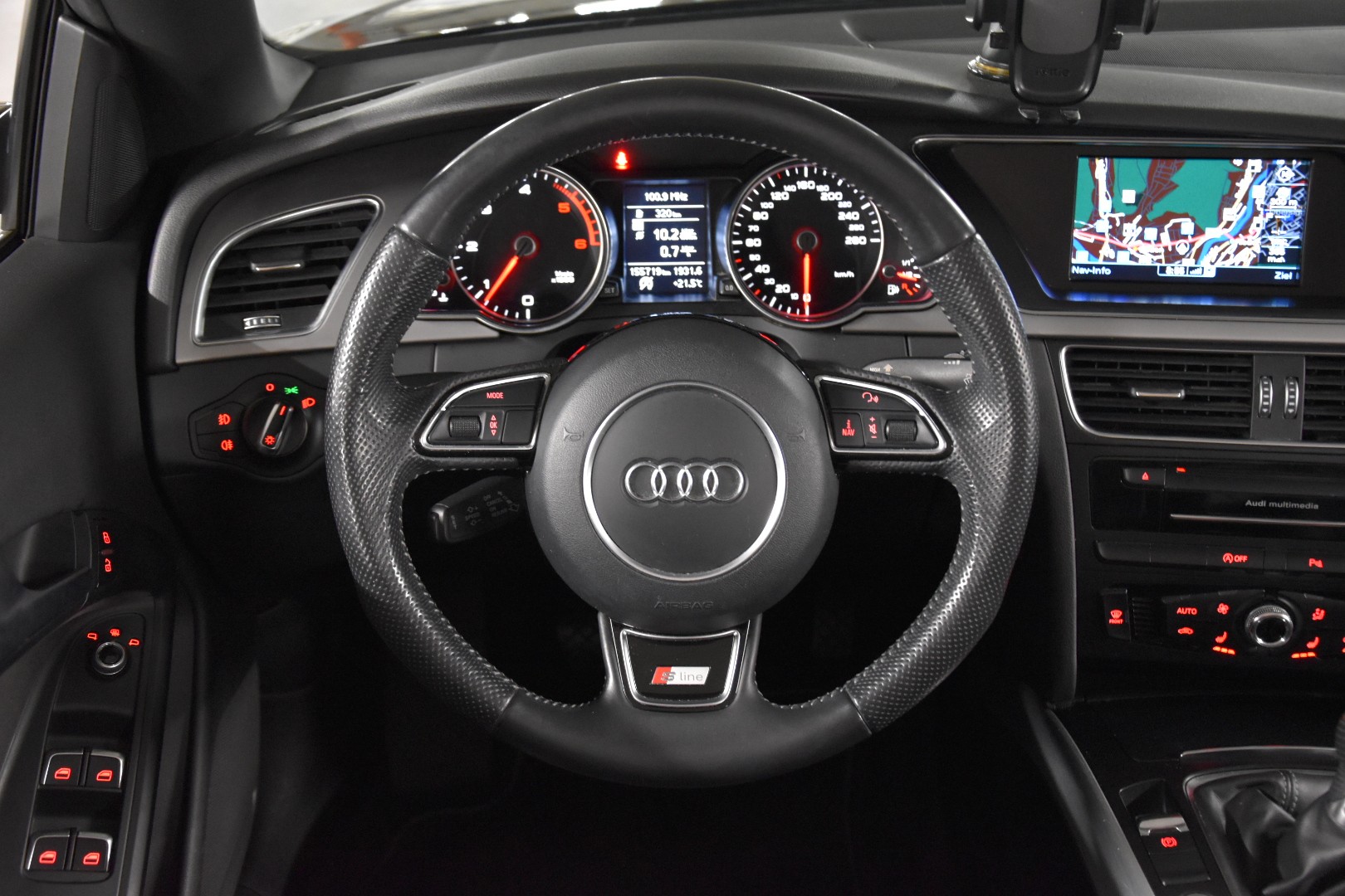 AUDI A5 Cabriolet 2.0 TDI quattro-image-12