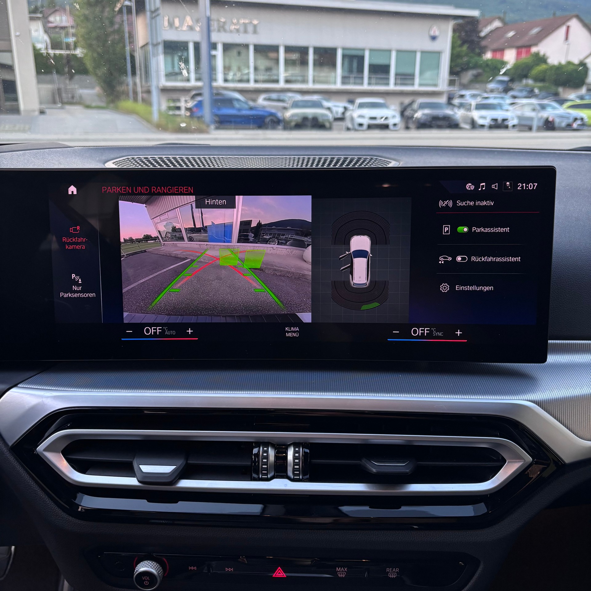 BMW 330i xDrive Touring-image-9