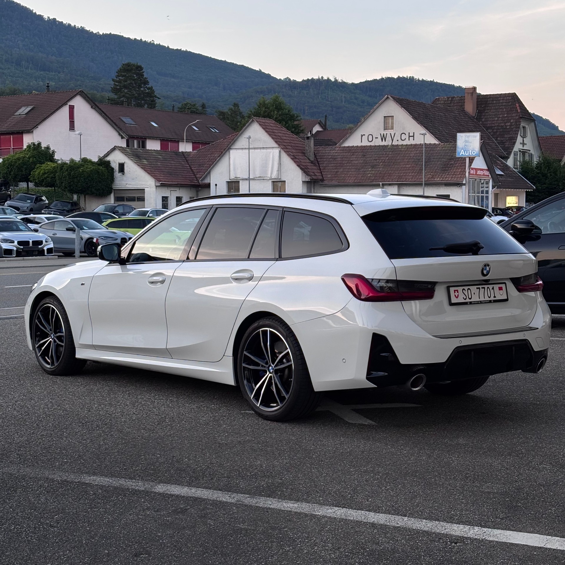 BMW 330i xDrive Touring-image-3
