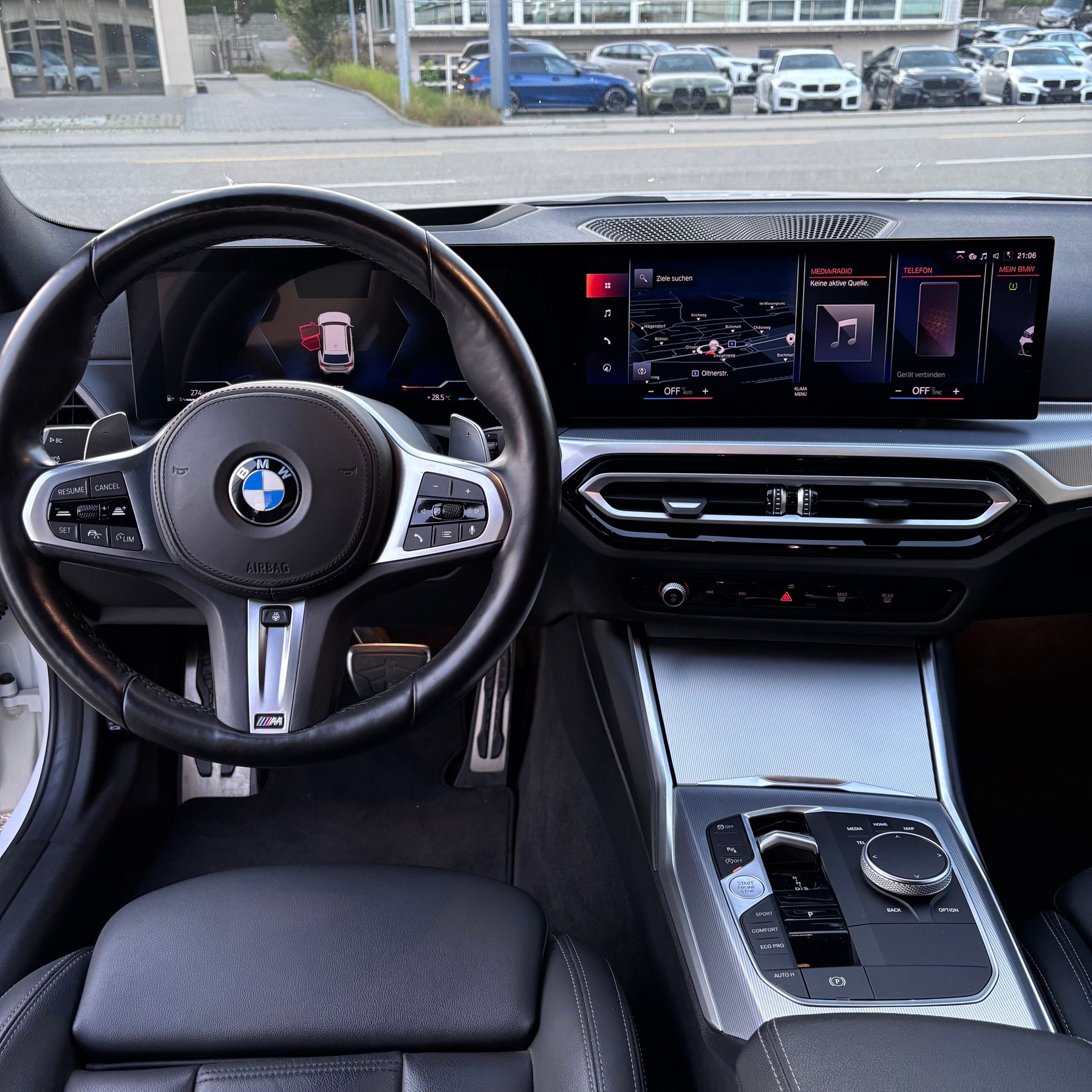 BMW 330i xDrive Touring-image-5