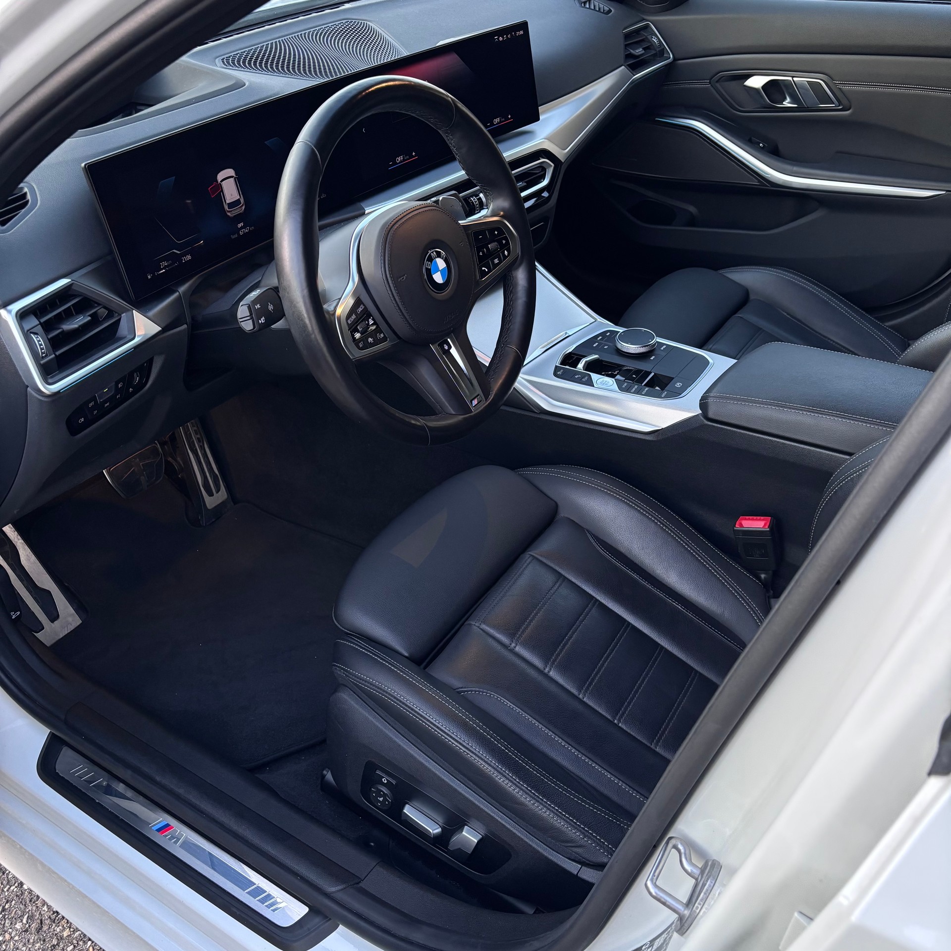 BMW 330i xDrive Touring-image-4