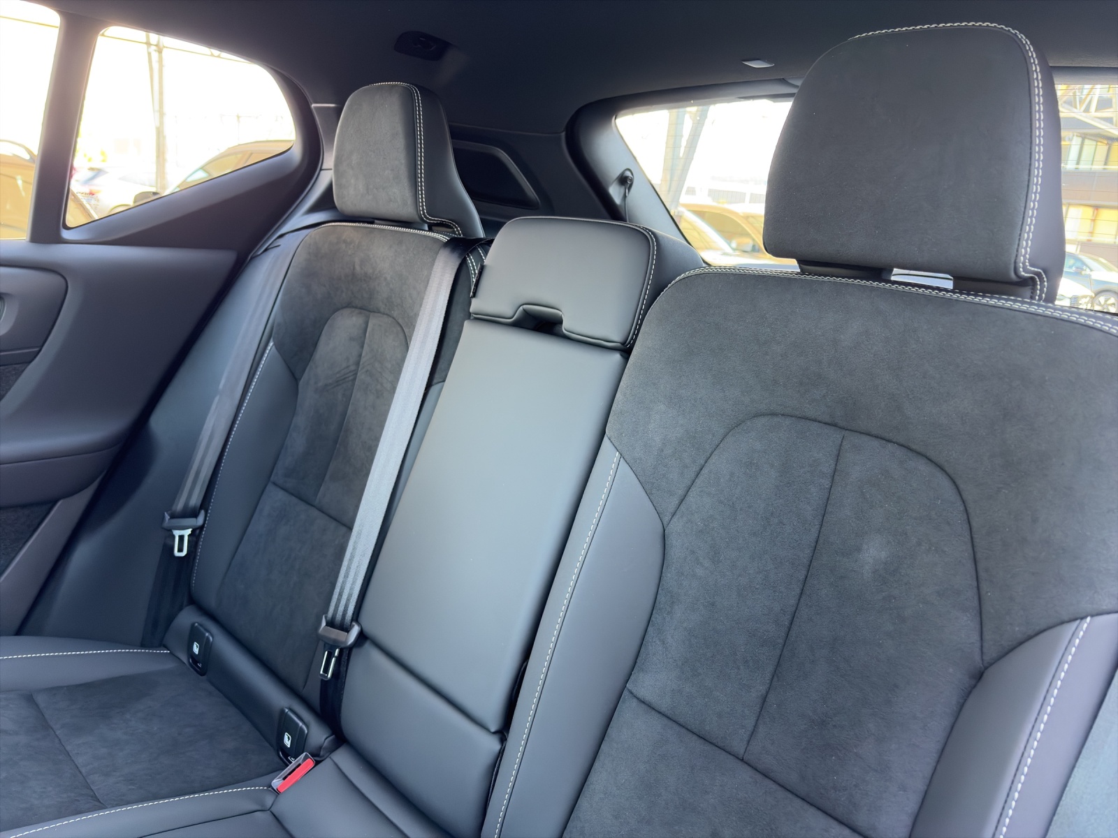 VOLVO EX40 Twin Black Edition AWD-image-15