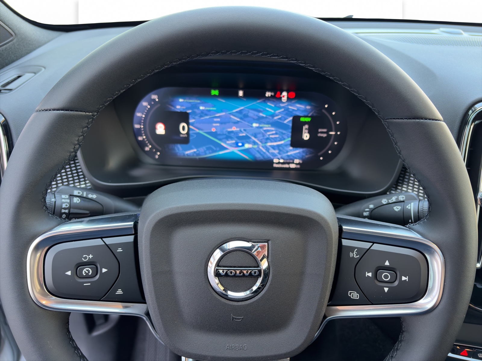 VOLVO EX40 Twin Black Edition AWD-image-10