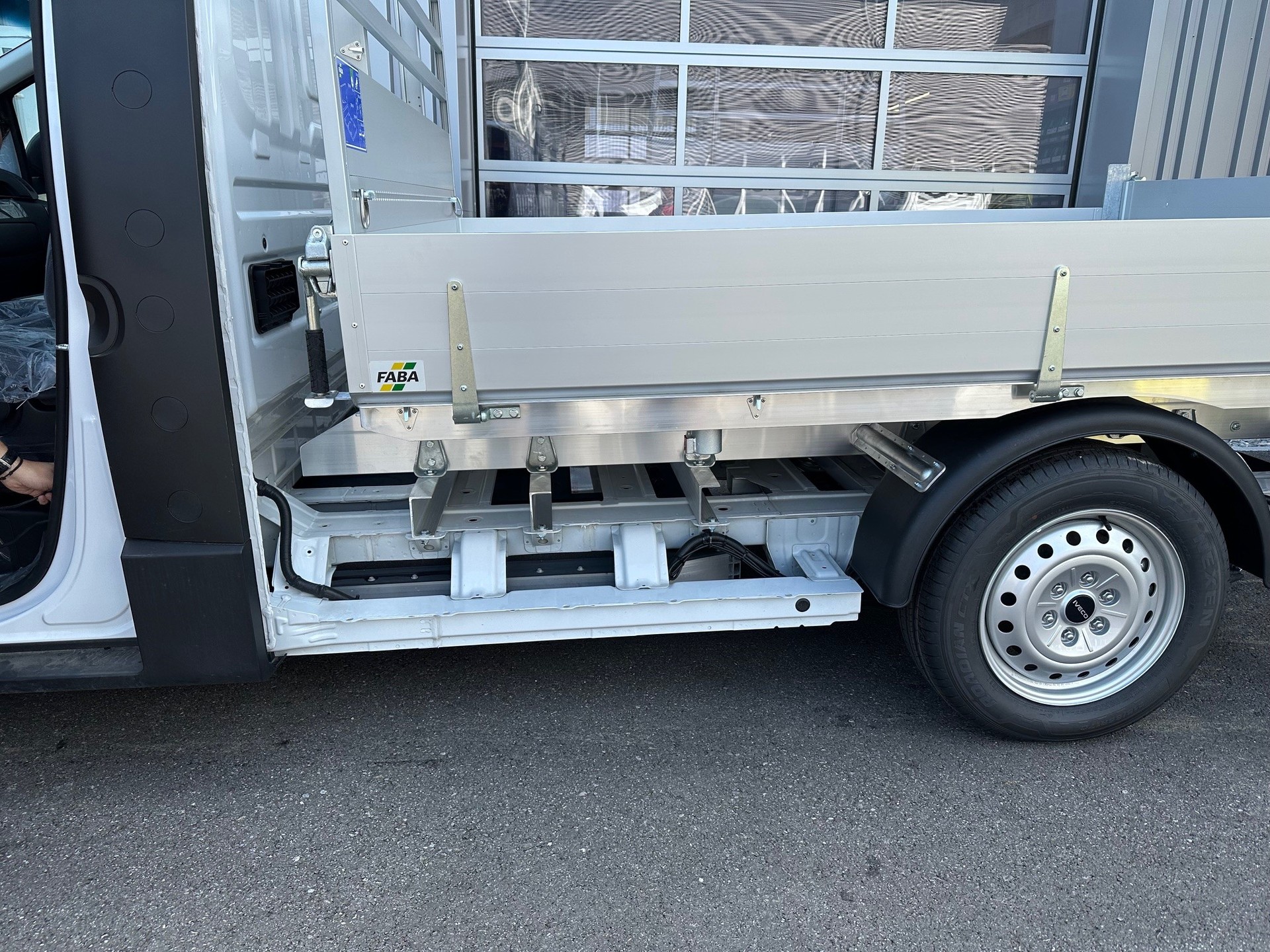 IVECO eMOOVY mit FABA KIPPER K4 2700-image-5