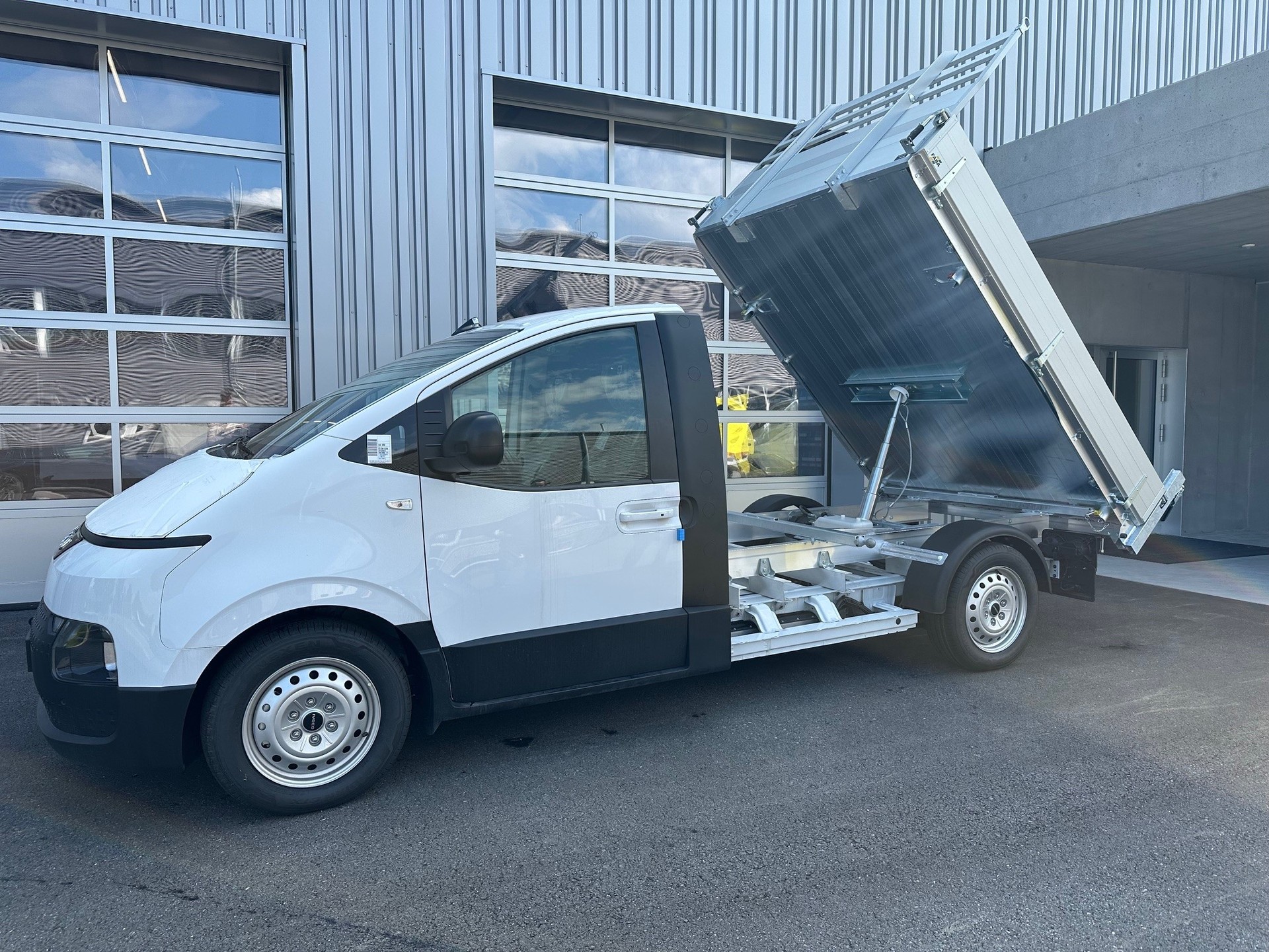 IVECO eMOOVY mit FABA KIPPER K4 2700-image-3
