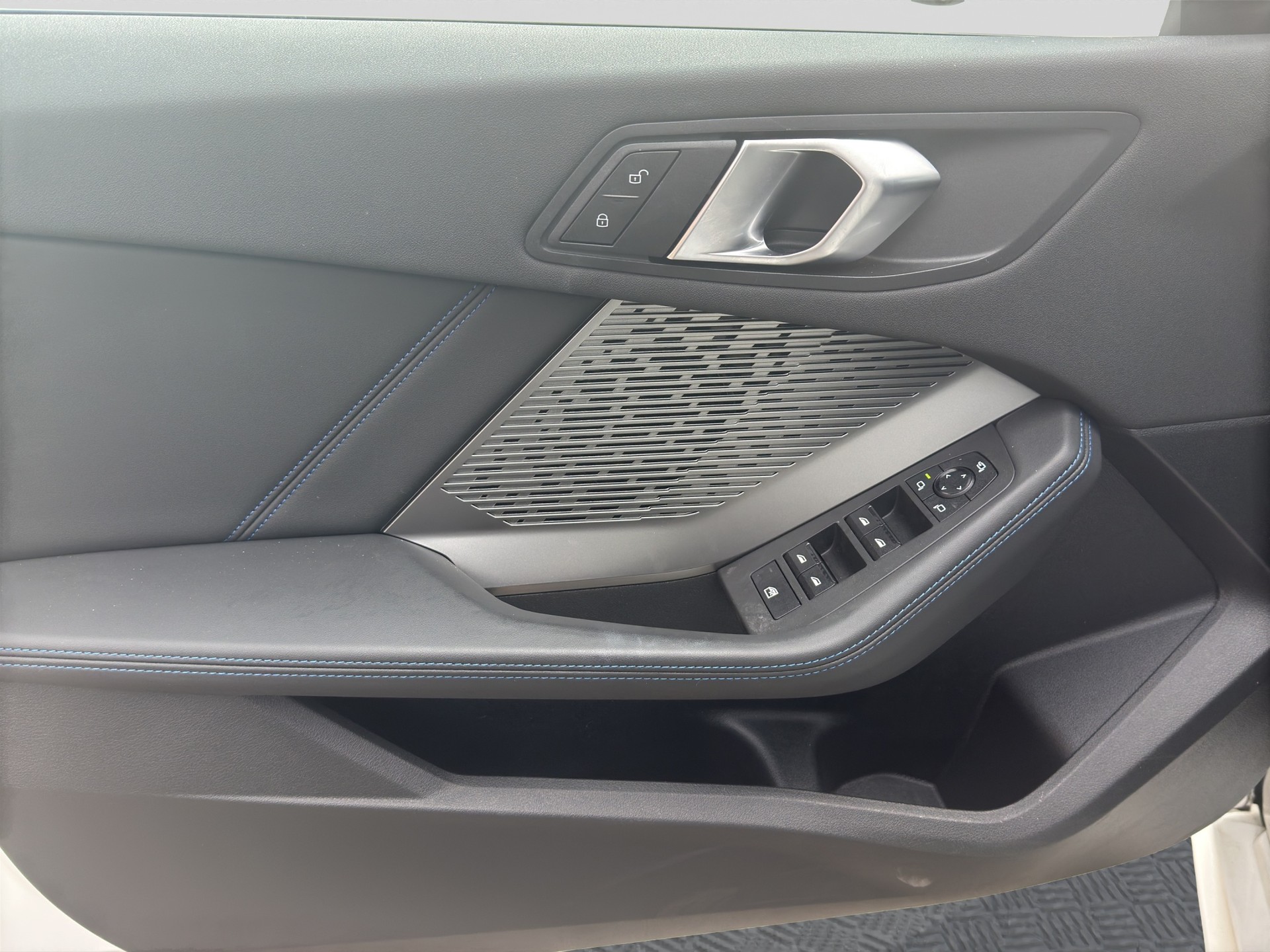 BMW 120 M Sport Pro Steptronic-image-8