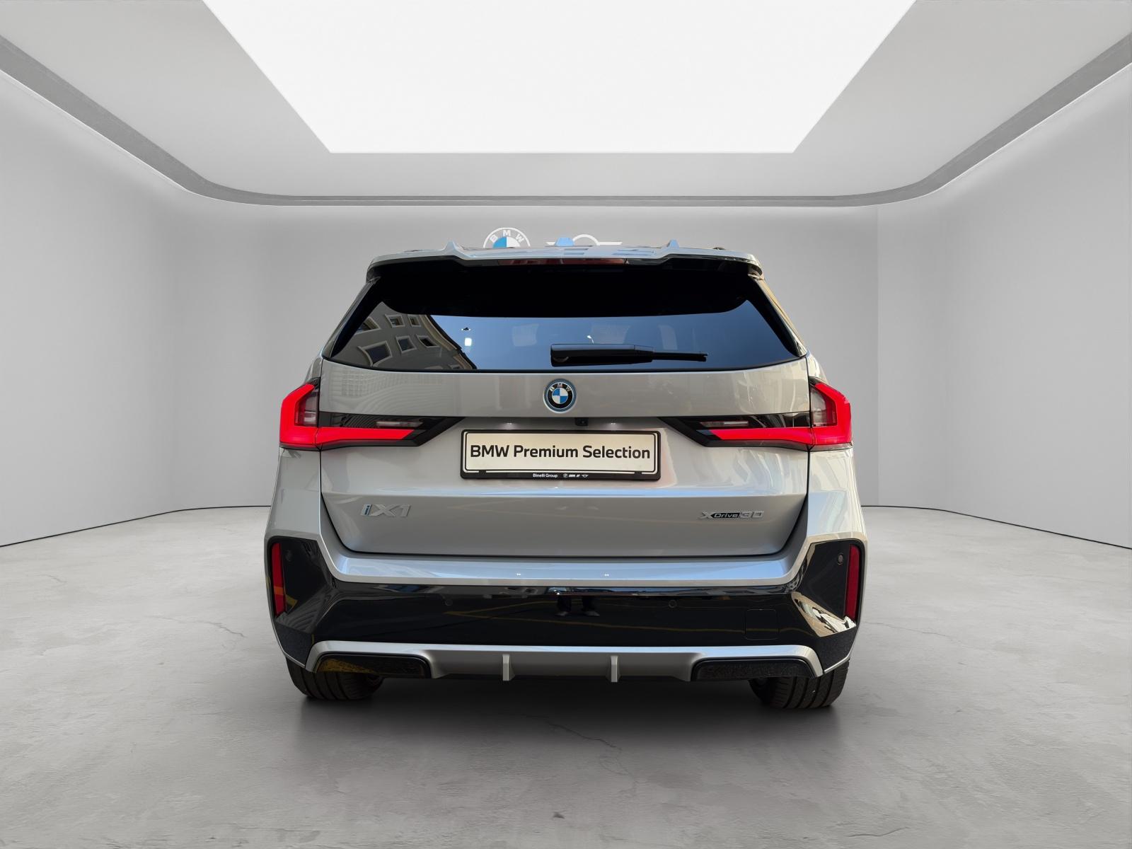 BMW iX1 30 xDrive M-SportPaket Pro-image-4