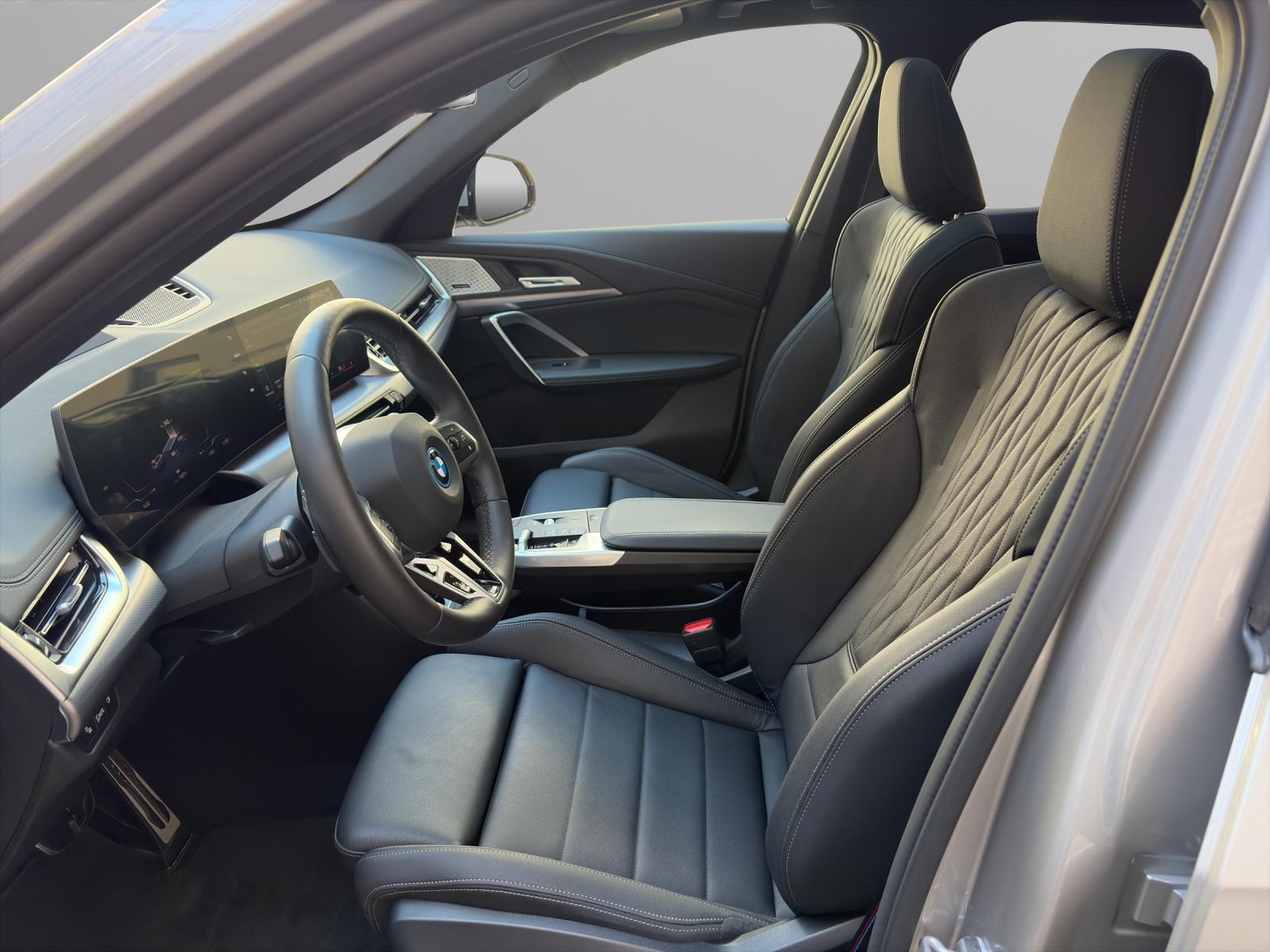 BMW iX1 30 xDrive M-SportPaket Pro-image-11