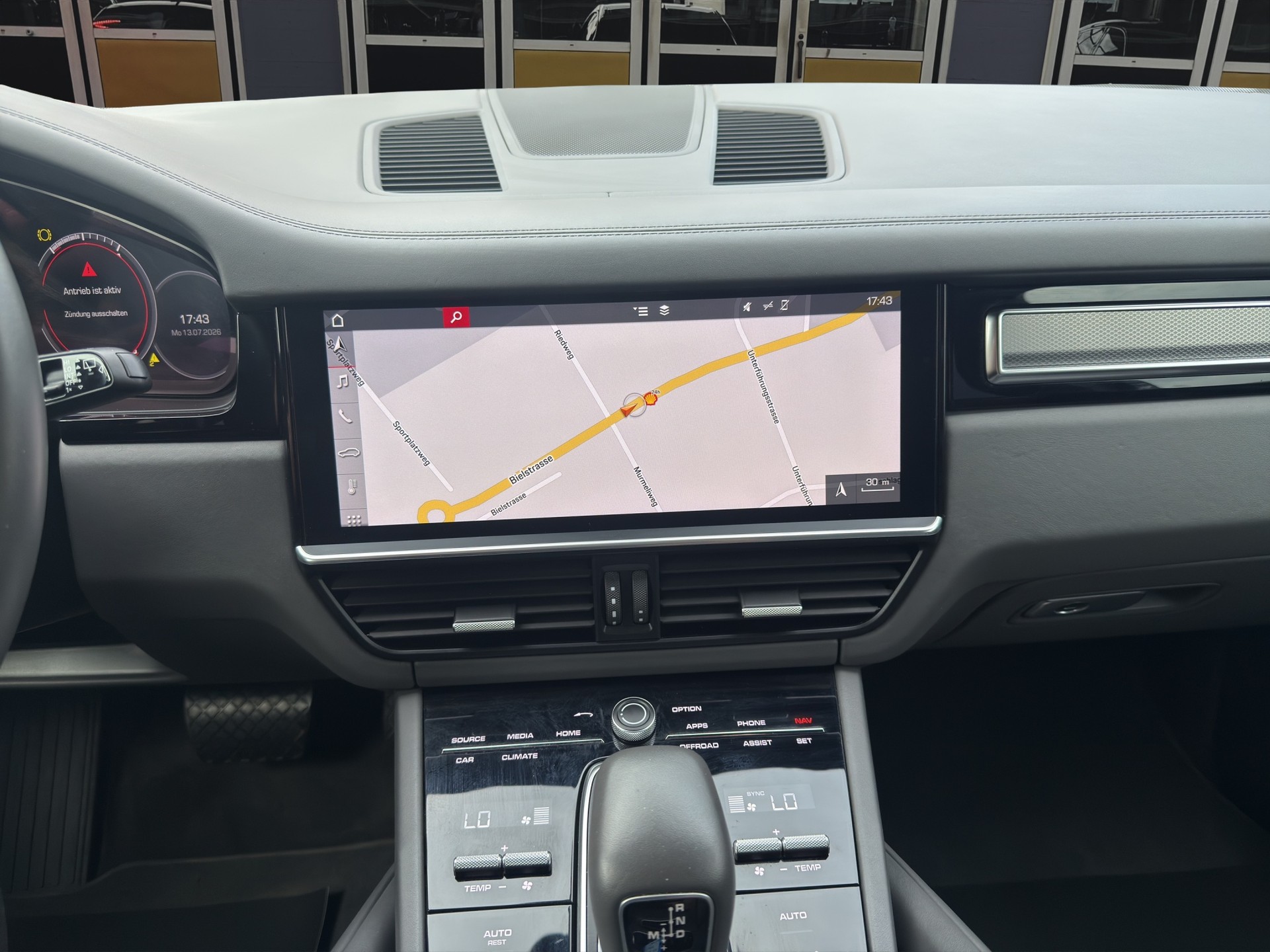 PORSCHE Cayenne 3.0 V6-image-14