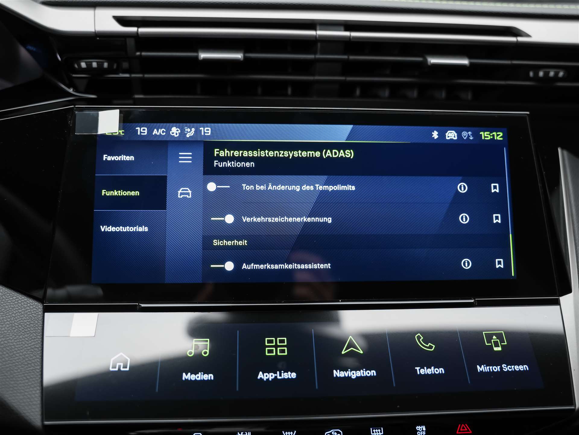 PEUGEOT 308 1.2 HEV 145 GT *Werksgarantie*Abstandsregler*-image-32
