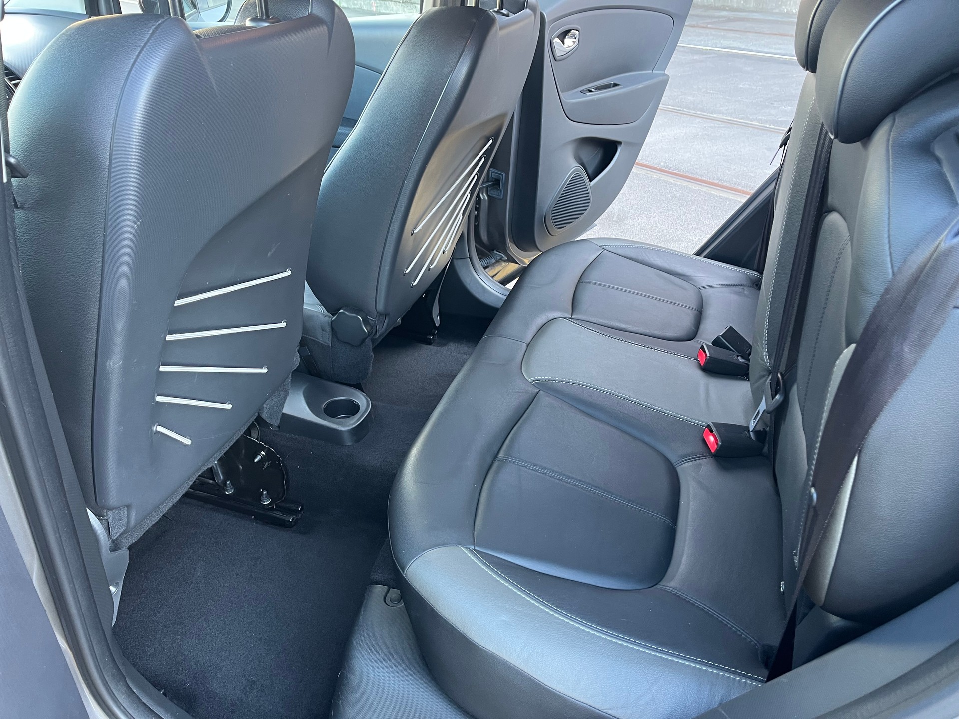 RENAULT Captur 1.5 dCi Privilège-image-12