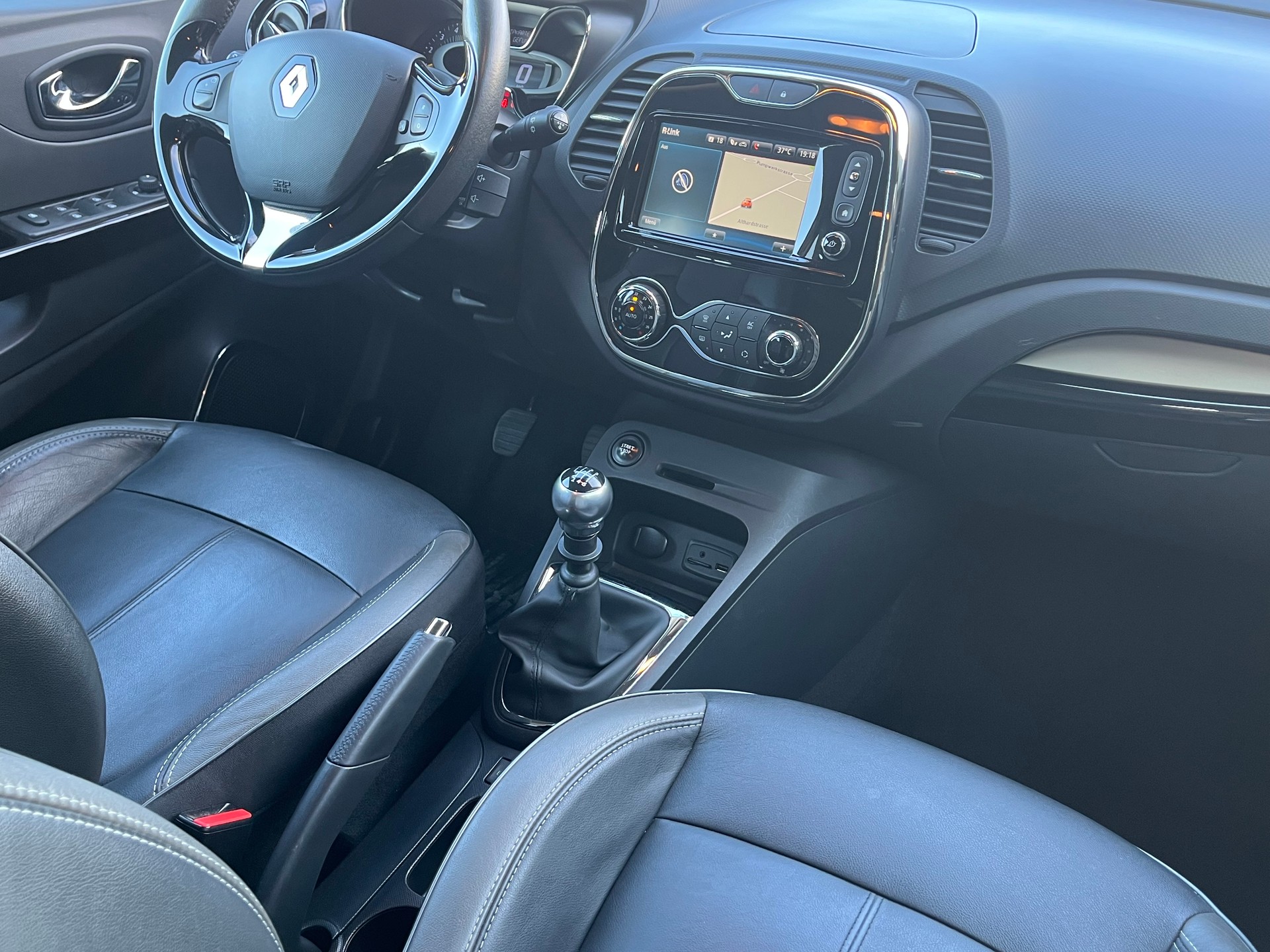 RENAULT Captur 1.5 dCi Privilège-image-9