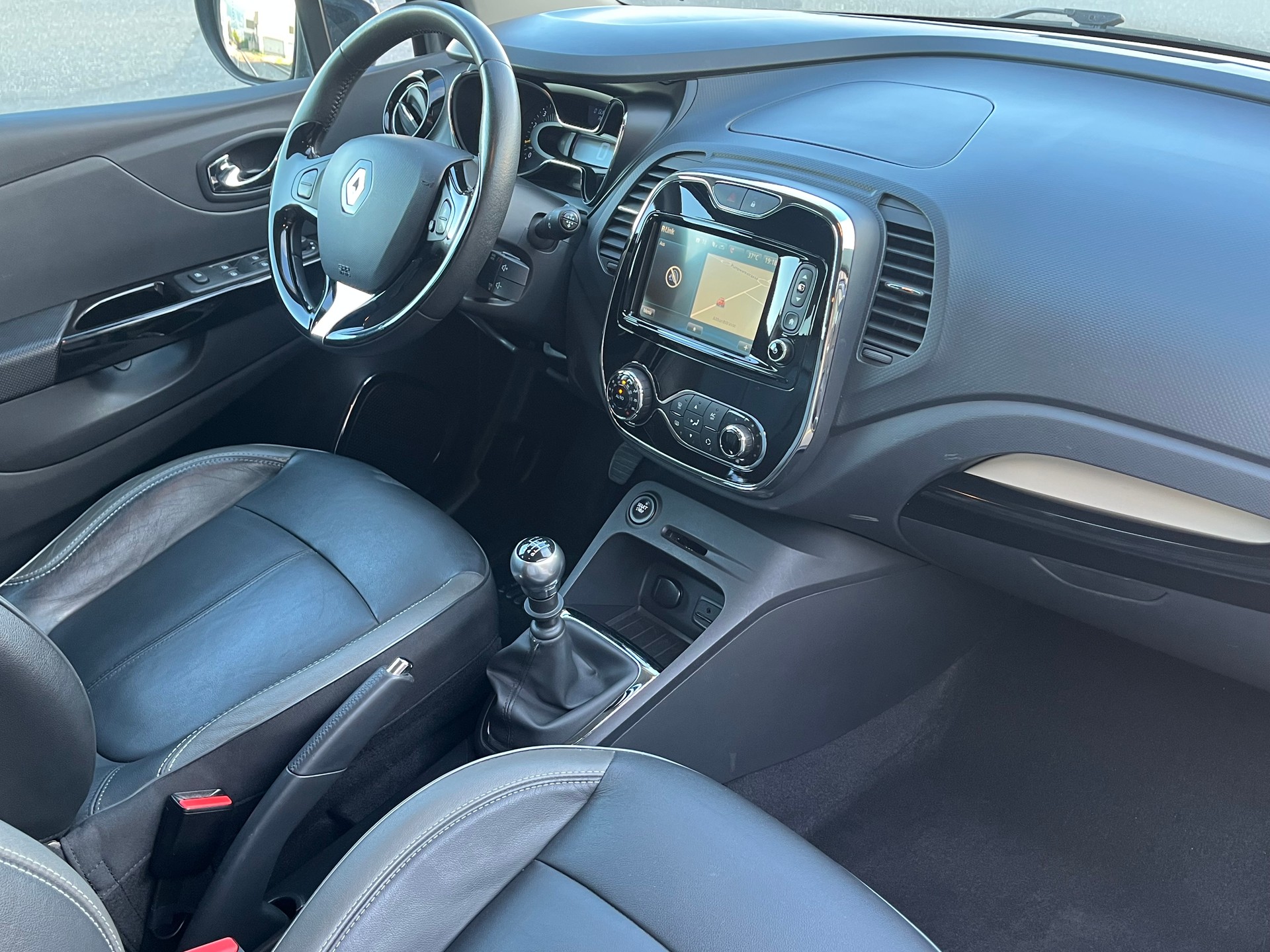 RENAULT Captur 1.5 dCi Privilège-image-11