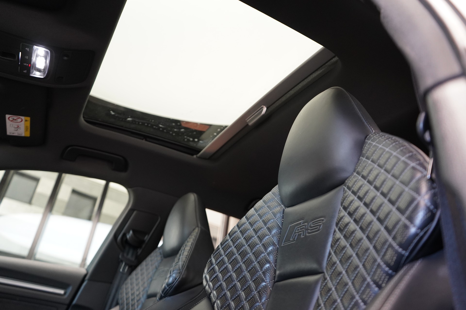 AUDI RS3 Sportback 2.5 TSI quattro *Porsche Farbe SLATE GREY* ohne OPF | KW | PANORAMA | ASSISTENZPAKET-image-14