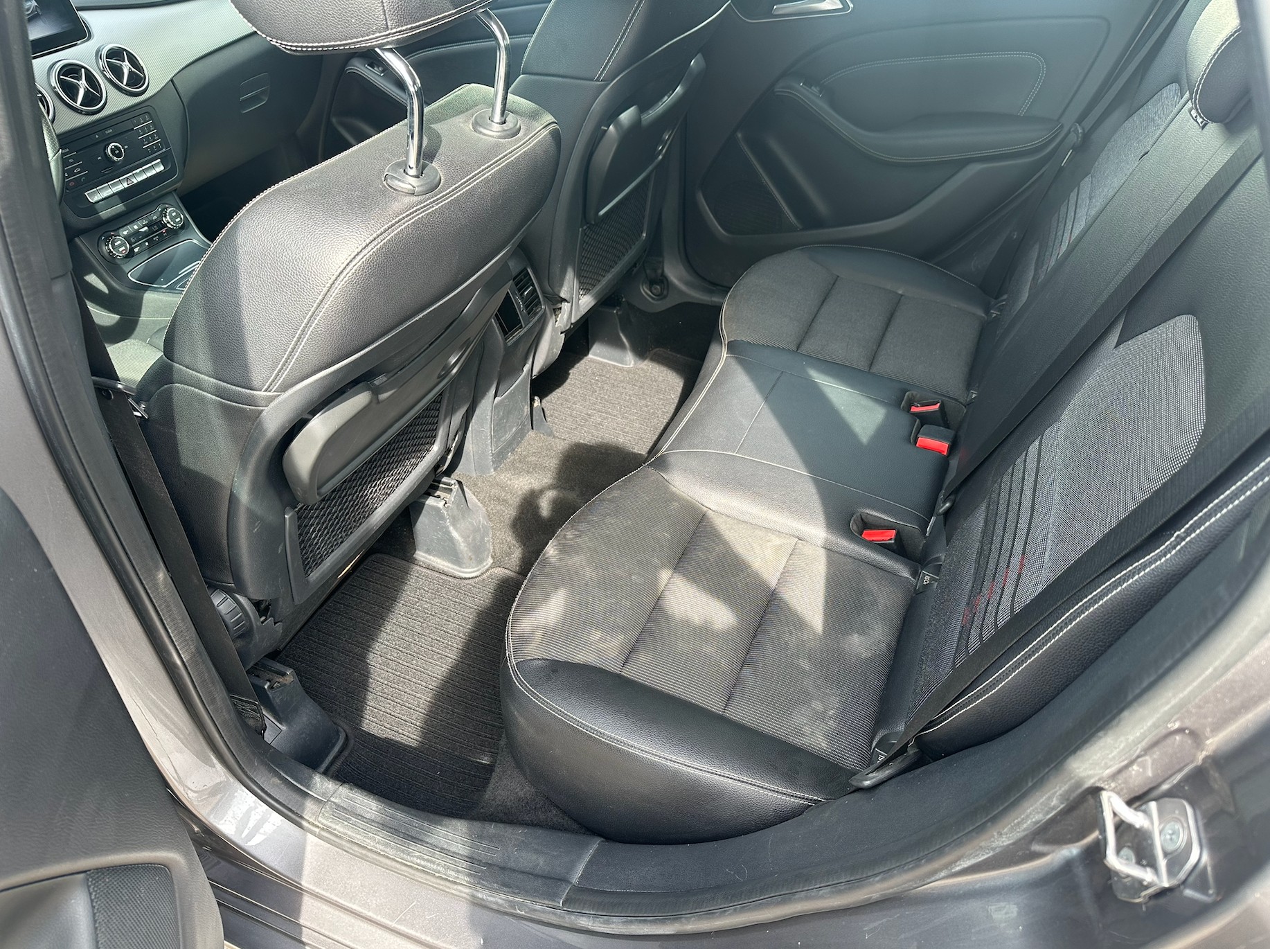MERCEDES-BENZ B 220 AMG Line 4Matic 7G-DCT-image-14
