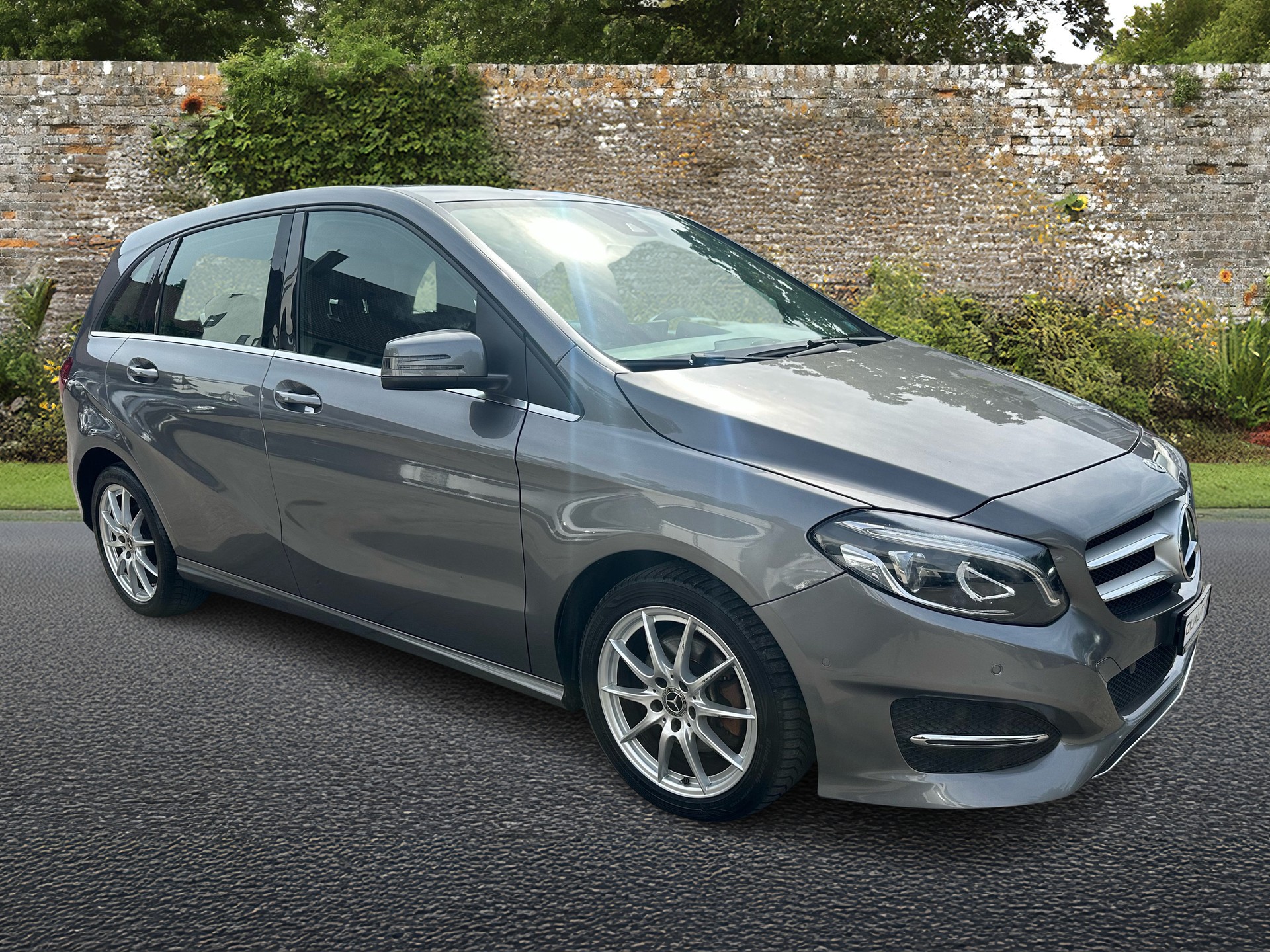 MERCEDES-BENZ B 220 AMG Line 4Matic 7G-DCT-image-6