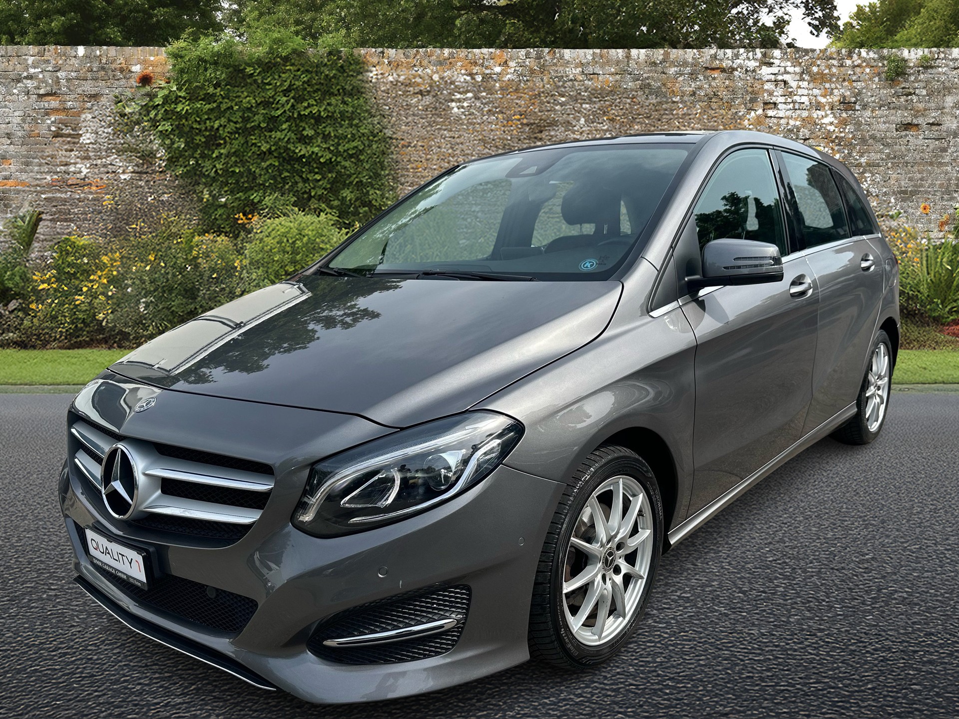 MERCEDES-BENZ B 220 AMG Line 4Matic 7G-DCT-image-0