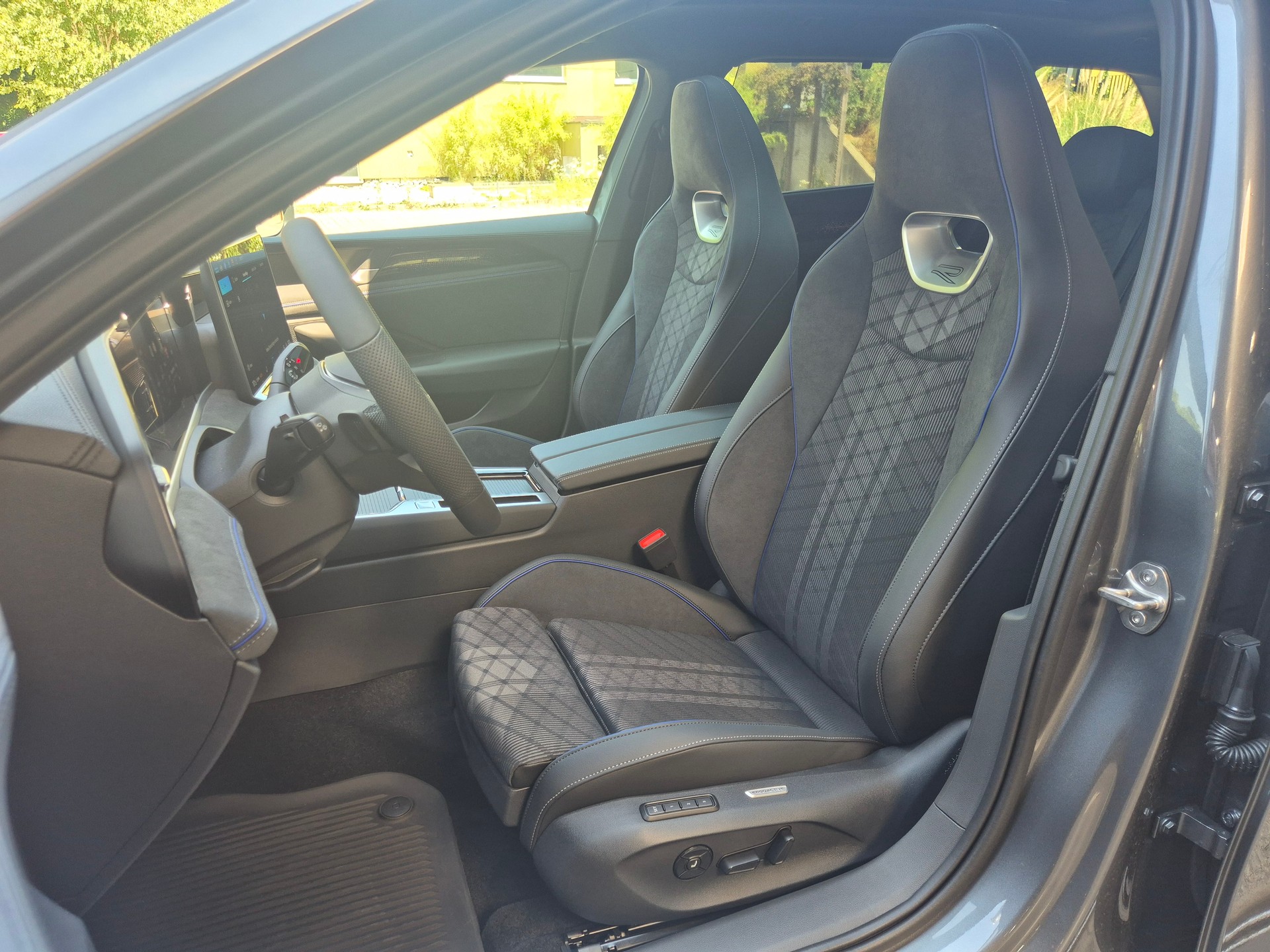 VW Passat Variant 1.5 TSI evo2 Plug-In- Hybrid R-Line DSG-image-11