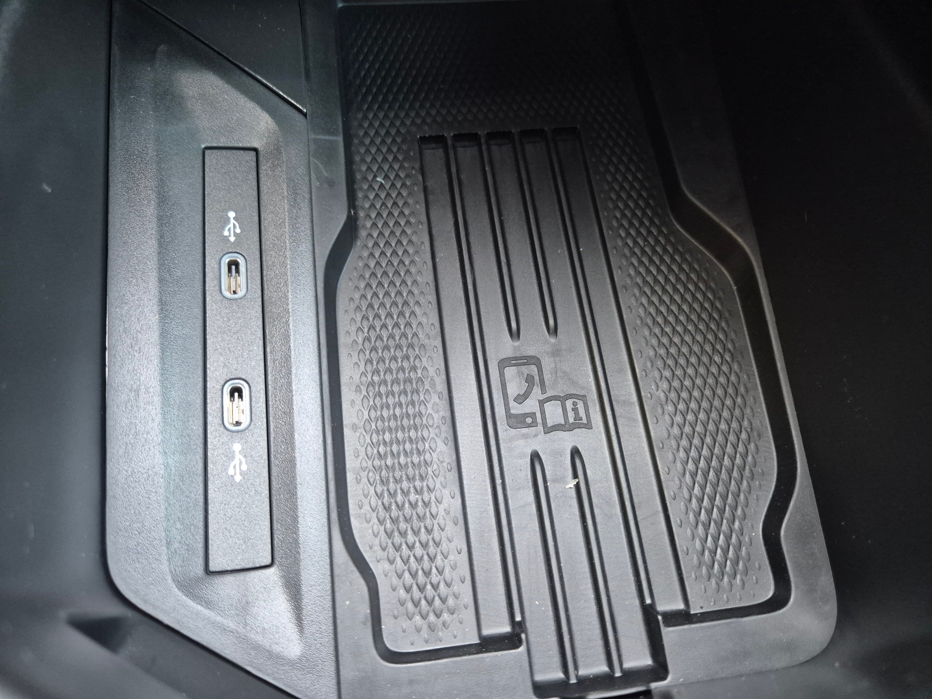 VW Passat Variant 1.5 TSI evo2 Plug-In- Hybrid R-Line DSG-image-21