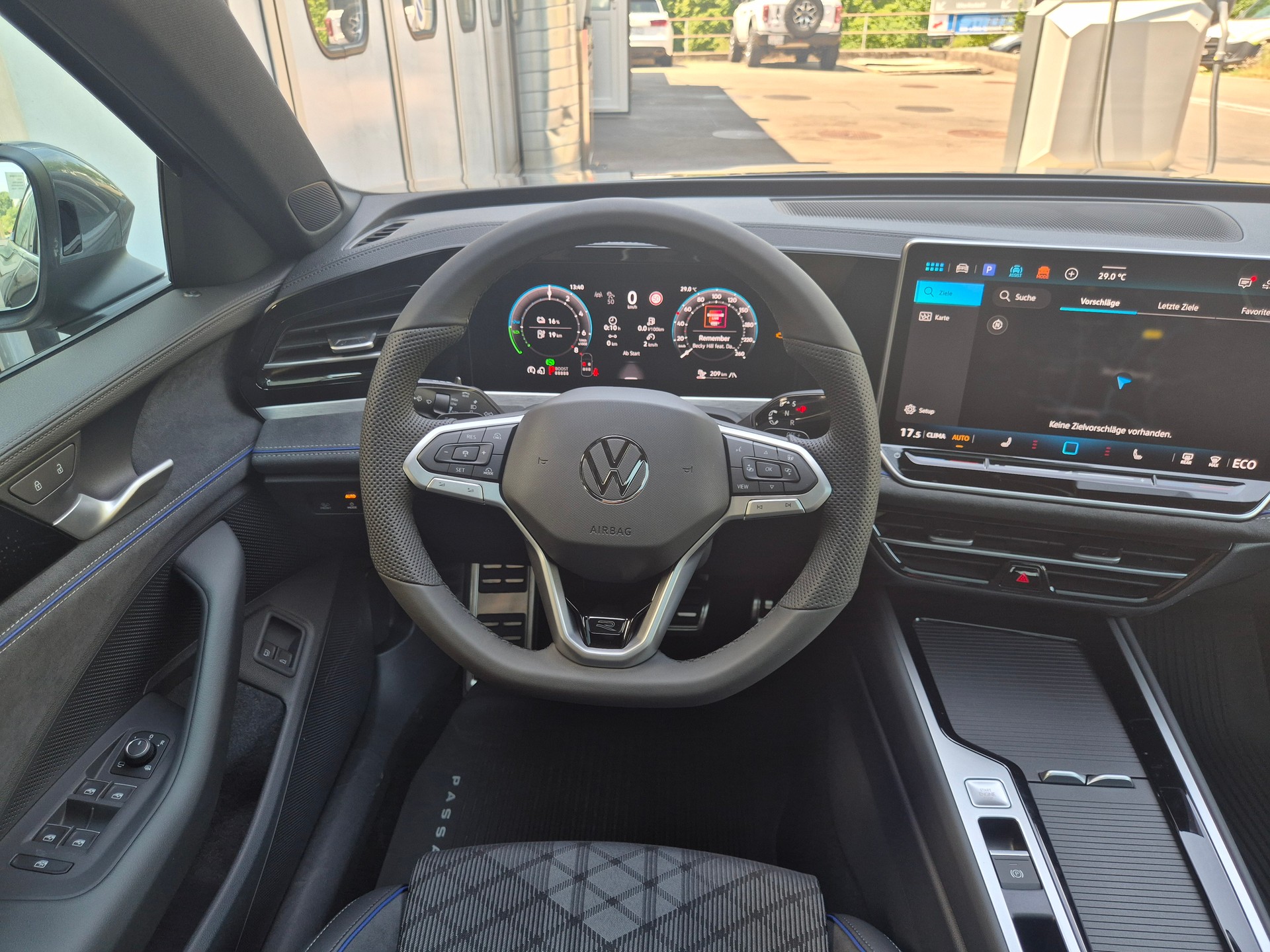 VW Passat Variant 1.5 TSI evo2 Plug-In- Hybrid R-Line DSG-image-14