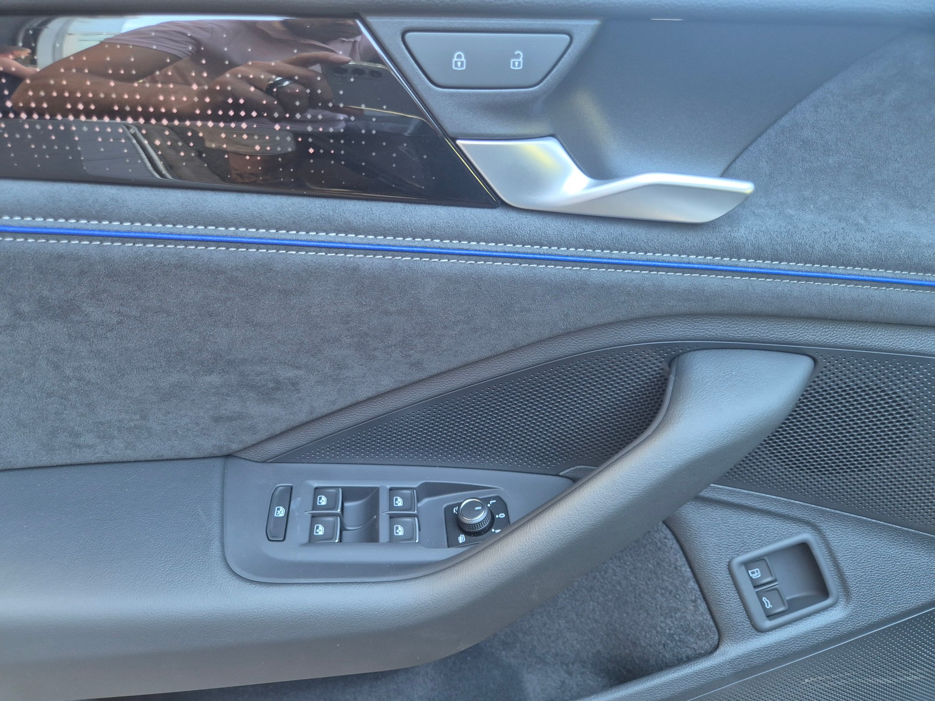 VW Passat Variant 1.5 TSI evo2 Plug-In- Hybrid R-Line DSG-image-16