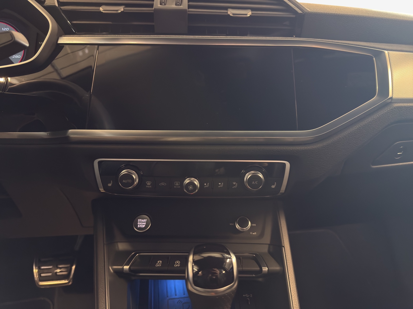 AUDI Q3 40 TFSI S line quattro S-tronic-image-10