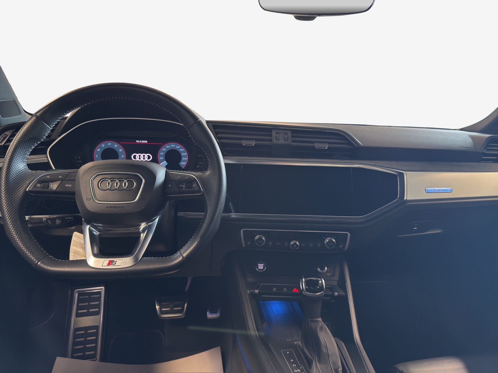 AUDI Q3 40 TFSI S line quattro S-tronic-image-8