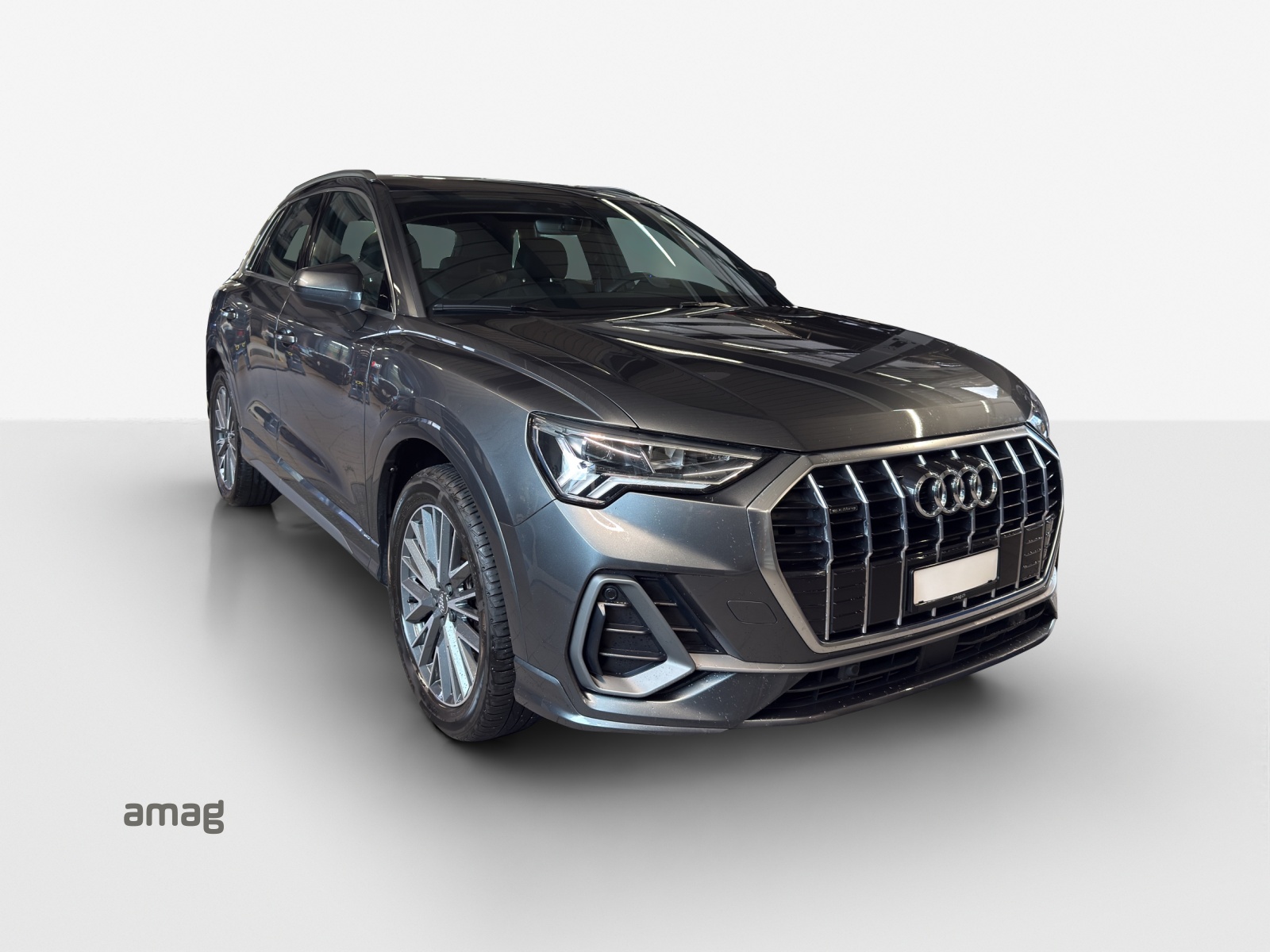 AUDI Q3 40 TFSI S line quattro S-tronic-image-5