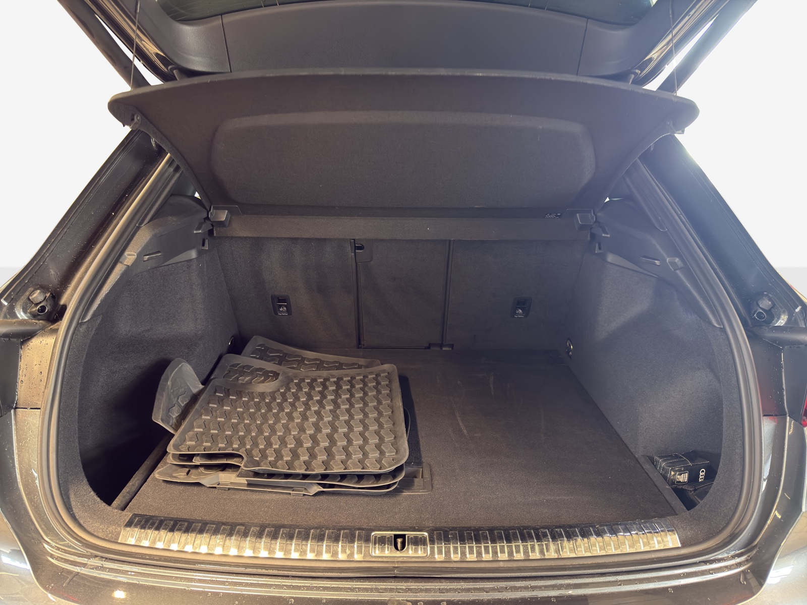 AUDI Q3 40 TFSI S line quattro S-tronic-image-12