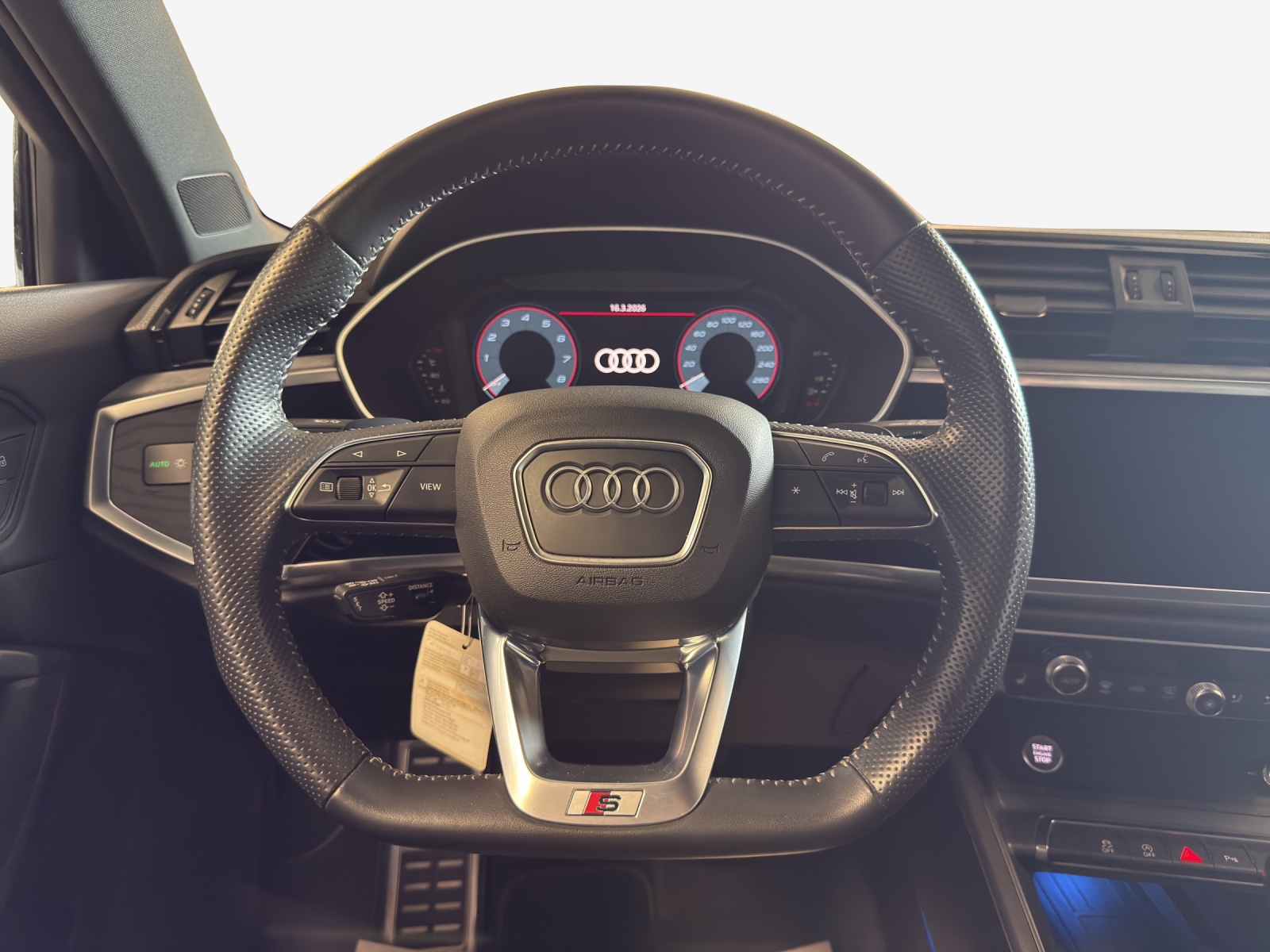 AUDI Q3 40 TFSI S line quattro S-tronic-image-9