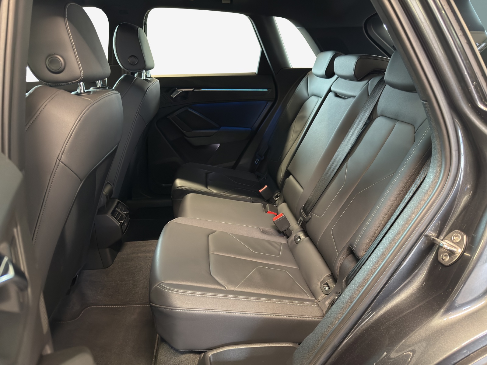 AUDI Q3 40 TFSI S line quattro S-tronic-image-11
