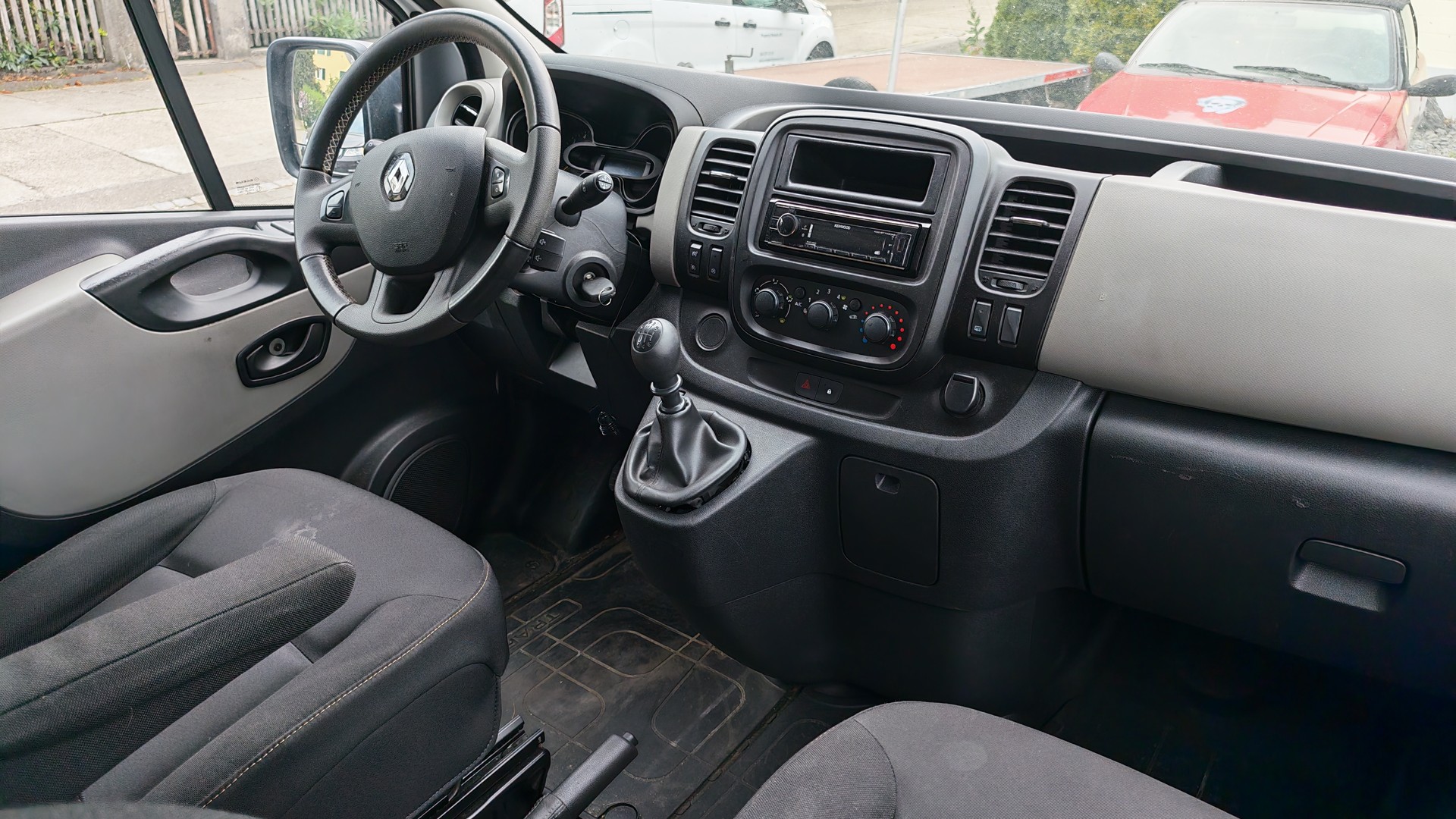 RENAULT Trafic ENERGY dCi 125 Passenger Authentique-image-8