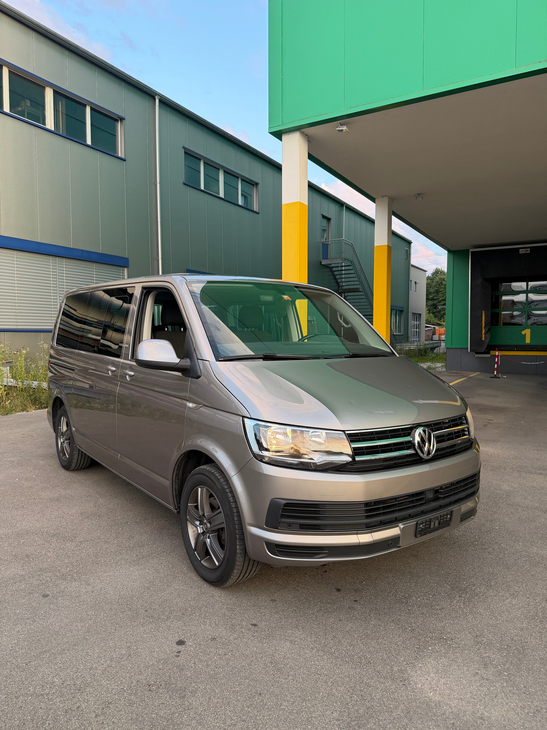 VW T6 Multivan 2.0 TDI Comfortline DSG-image-0