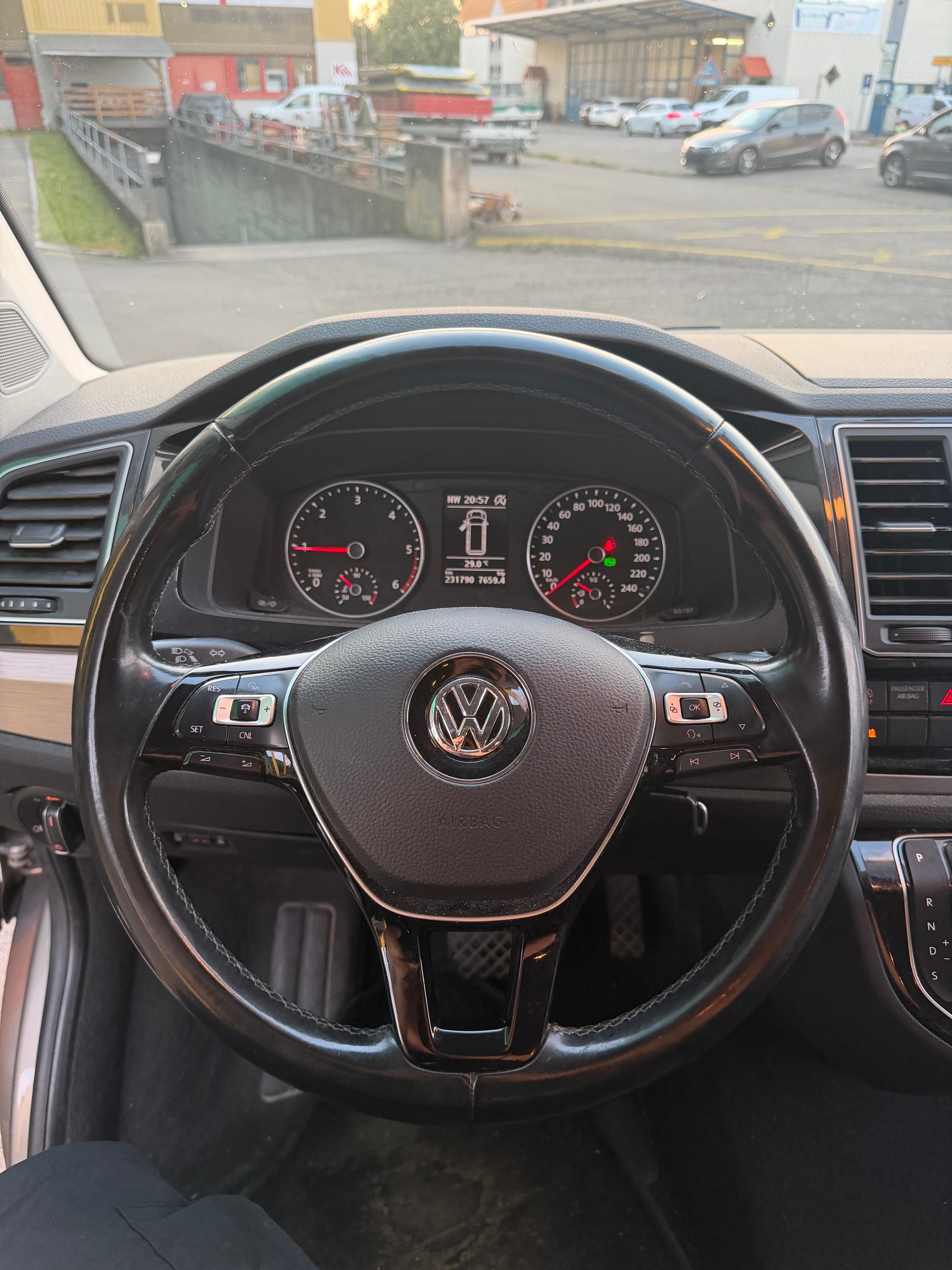 VW T6 Multivan 2.0 TDI Comfortline DSG-image-12