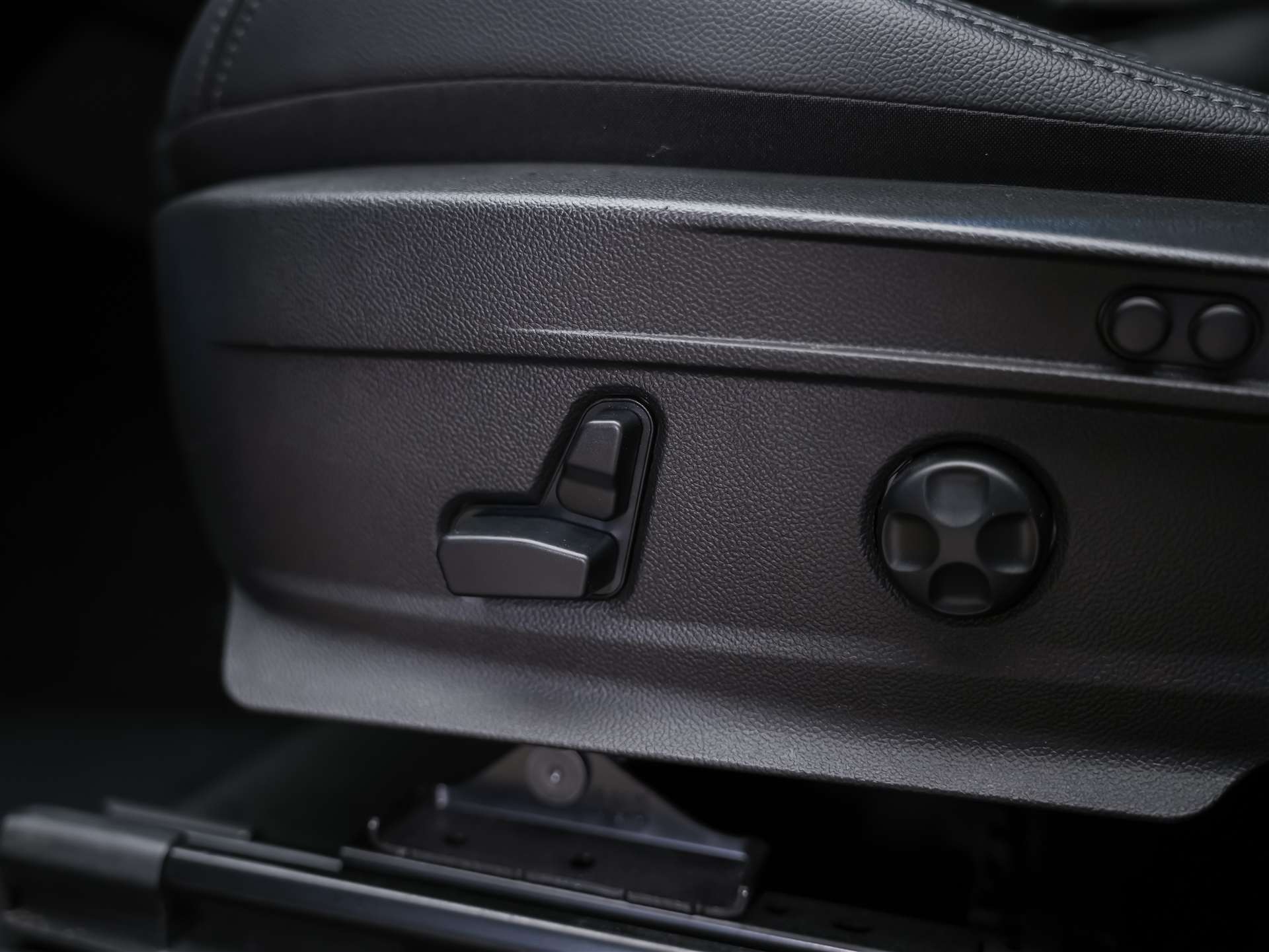 ALFA ROMEO Stelvio 2.0 Veloce Q4 AT8 *Abstandsregler*El. Sitze mit Memory*Harman/Kardon Soundsystem*-image-26