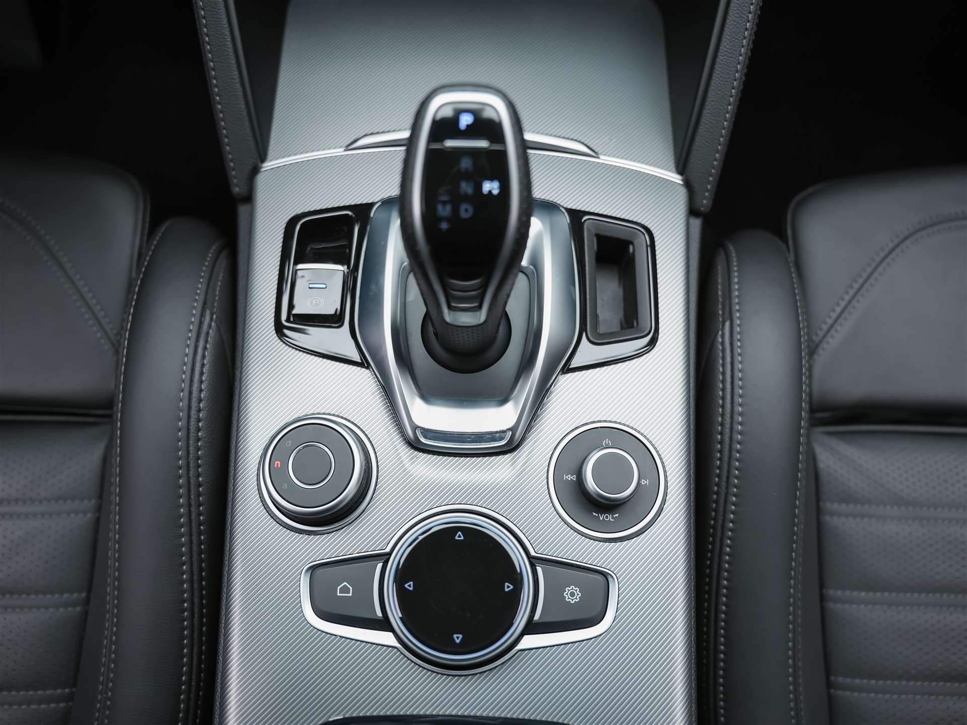 ALFA ROMEO Stelvio 2.0 Veloce Q4 AT8 *Abstandsregler*El. Sitze mit Memory*Harman/Kardon Soundsystem*-image-20