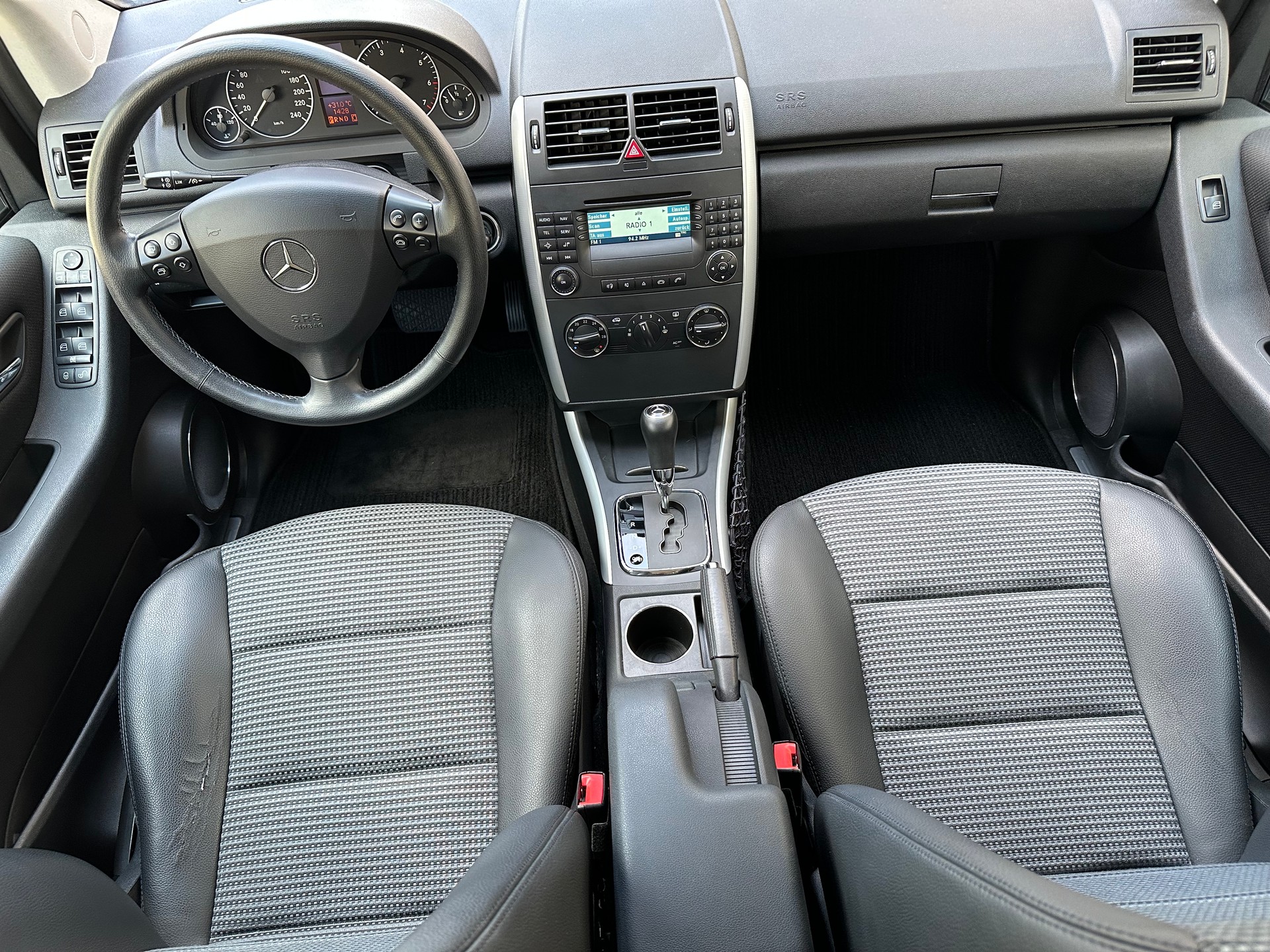 MERCEDES-BENZ A 170 Avantgarde-image-8