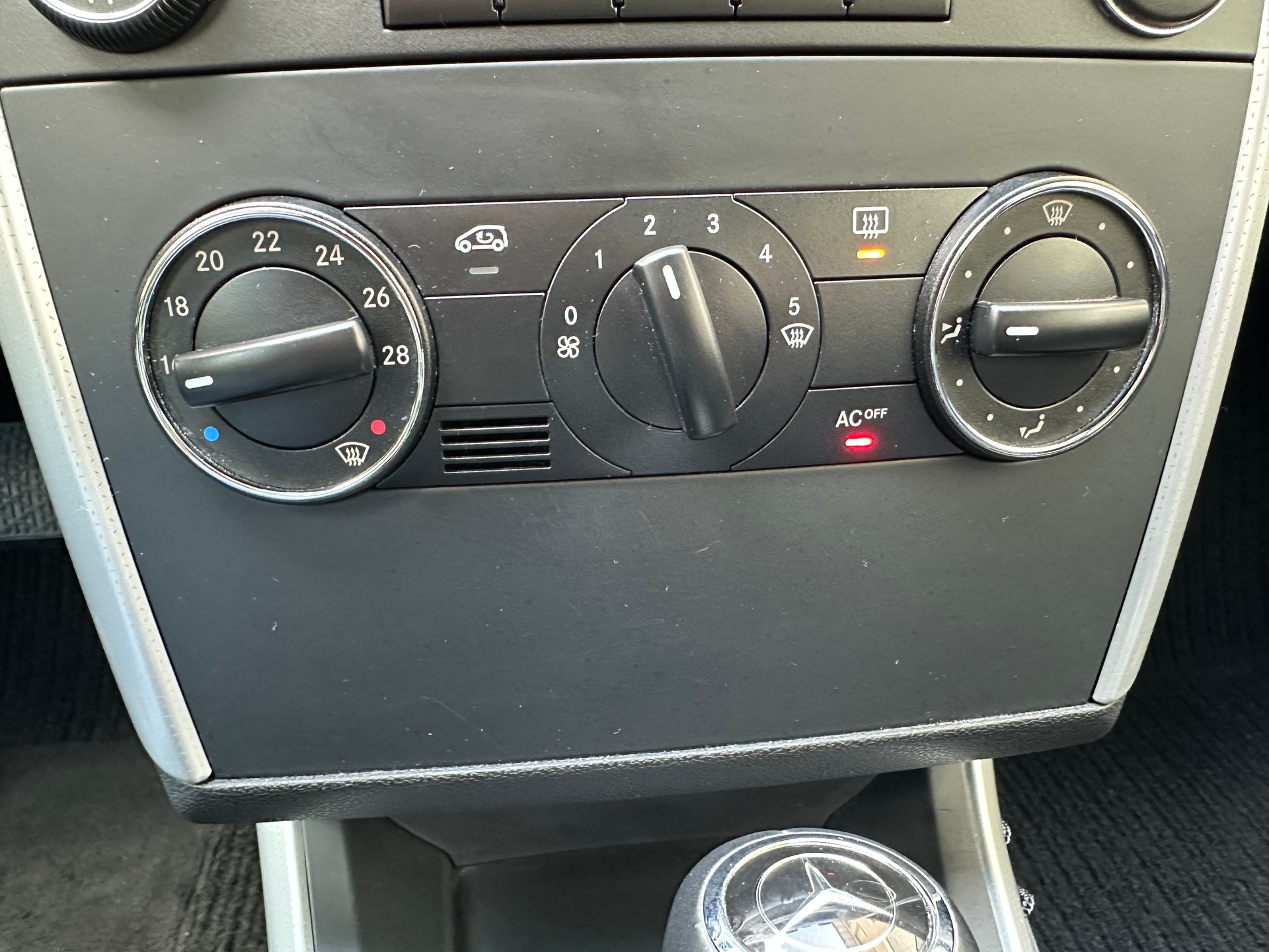 MERCEDES-BENZ A 170 Avantgarde-image-19